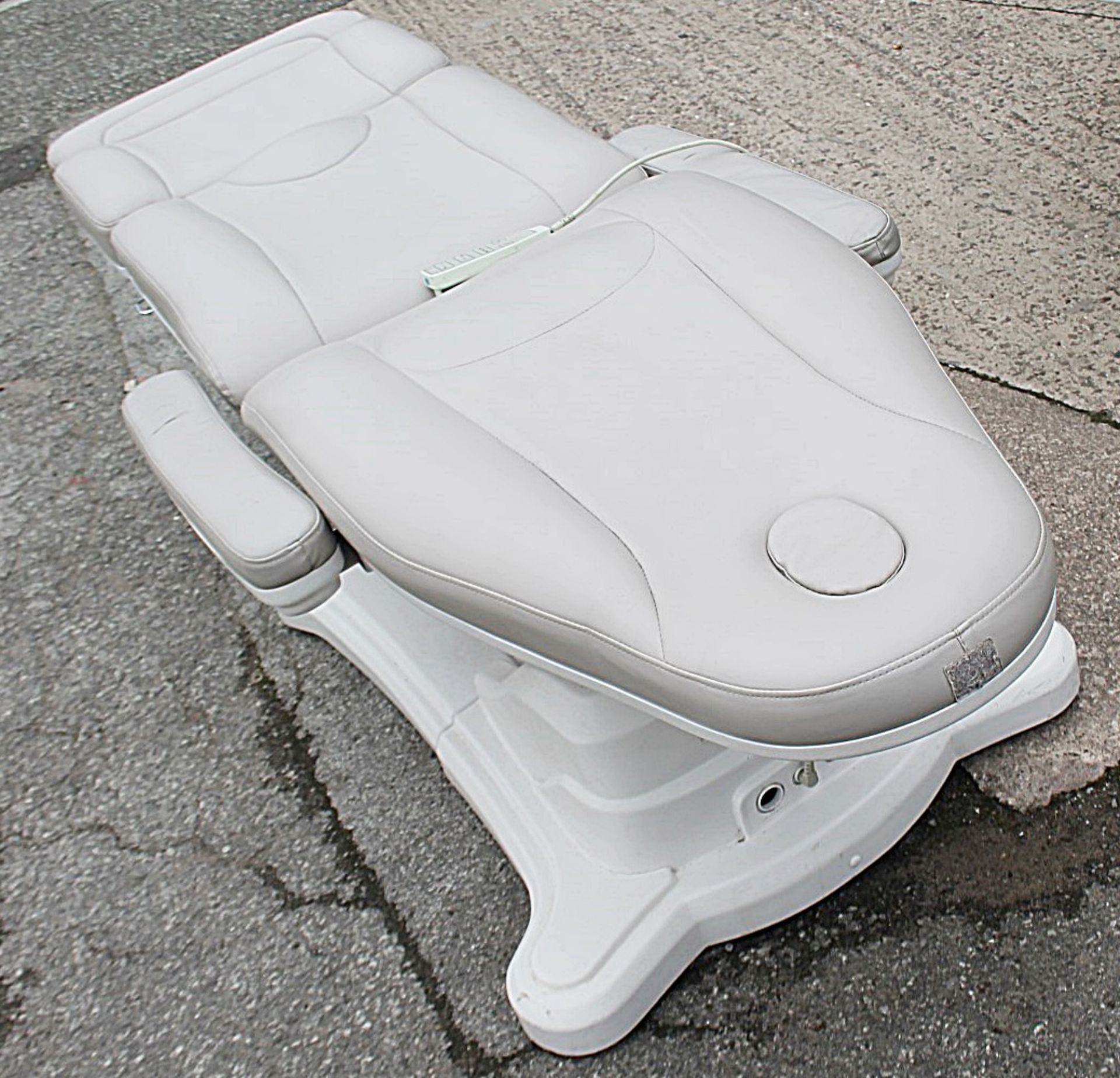 1 x Professional Electric-Hydraulic Adjustable Massage Table Spa Bed - £5 Start No Reserve - Image 2 of 11