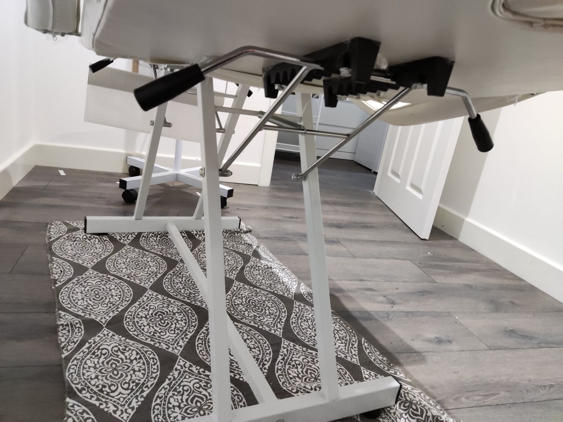 1 x Beauticians Adjustable Treatment Table - LBC111 - CL763- Location: Sale M33Dimensions: 1 - Image 5 of 5