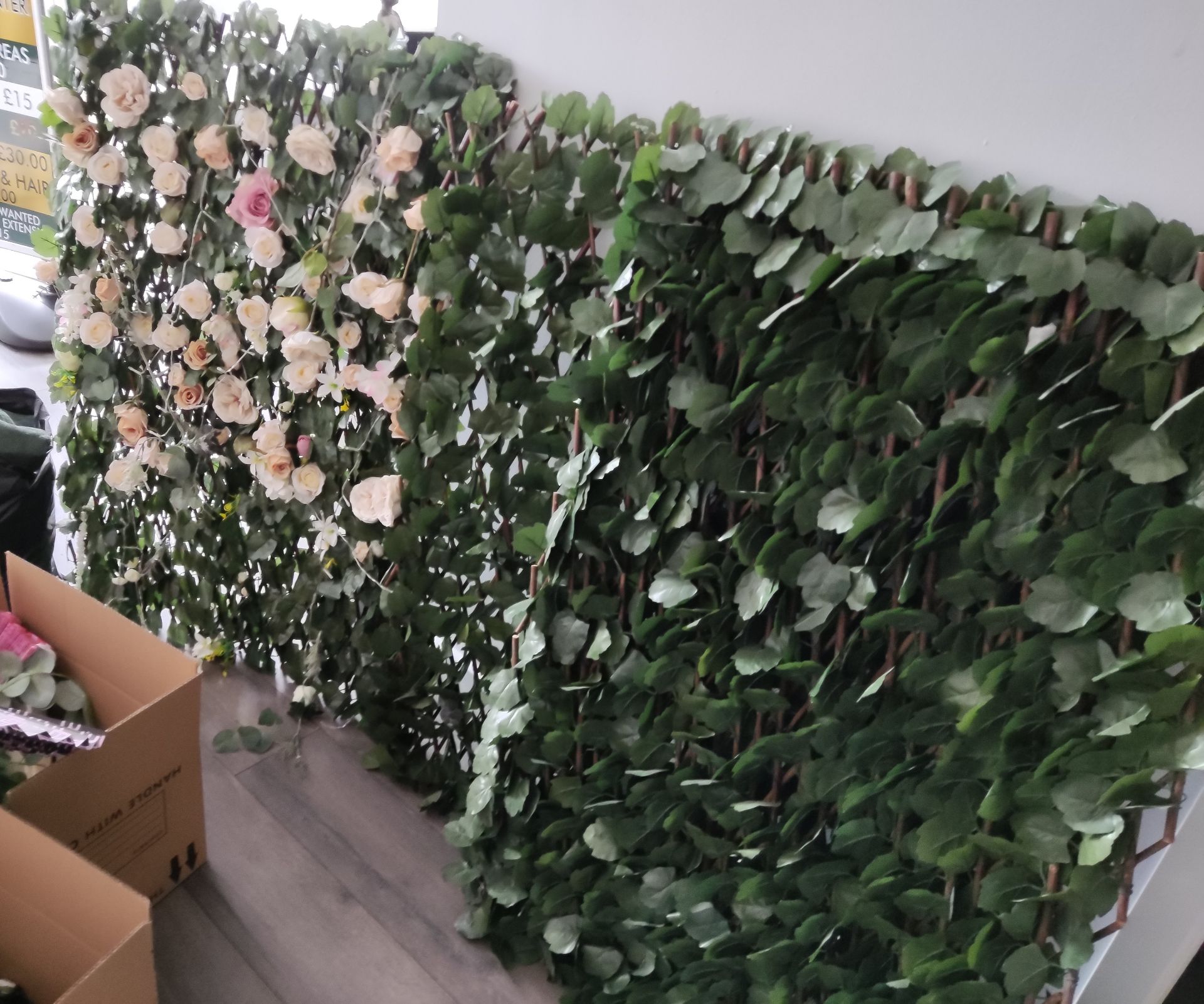 3 x Expandable Trellis With Artificial Foliage And Flowers - LBCTBC - CL763- Location: Sale M33< - Image 2 of 8