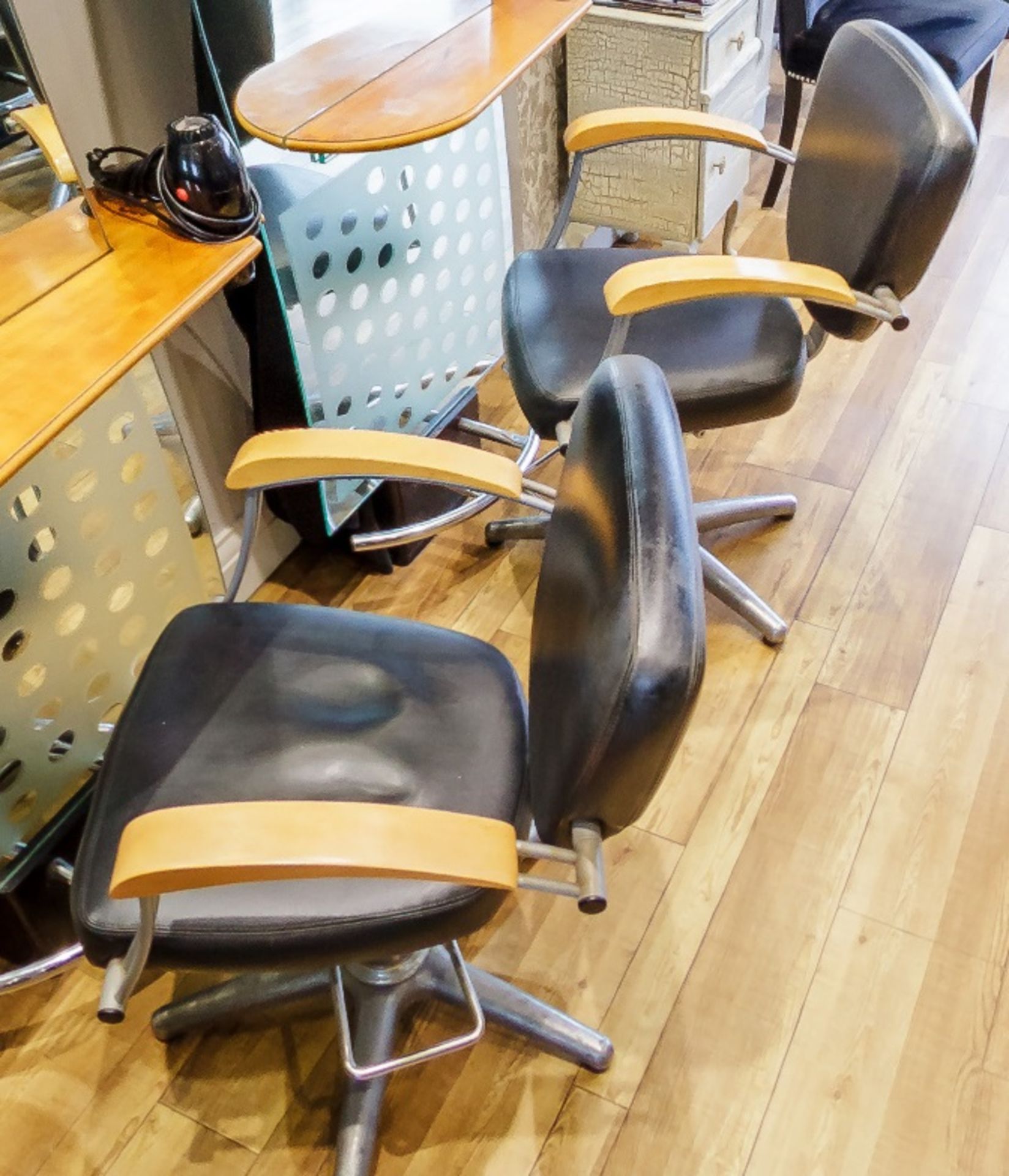 1 x Adjustable Black Hydraulic Barber Hairdressing Chair - Recently Removed From A Boutique Hair - Image 9 of 11