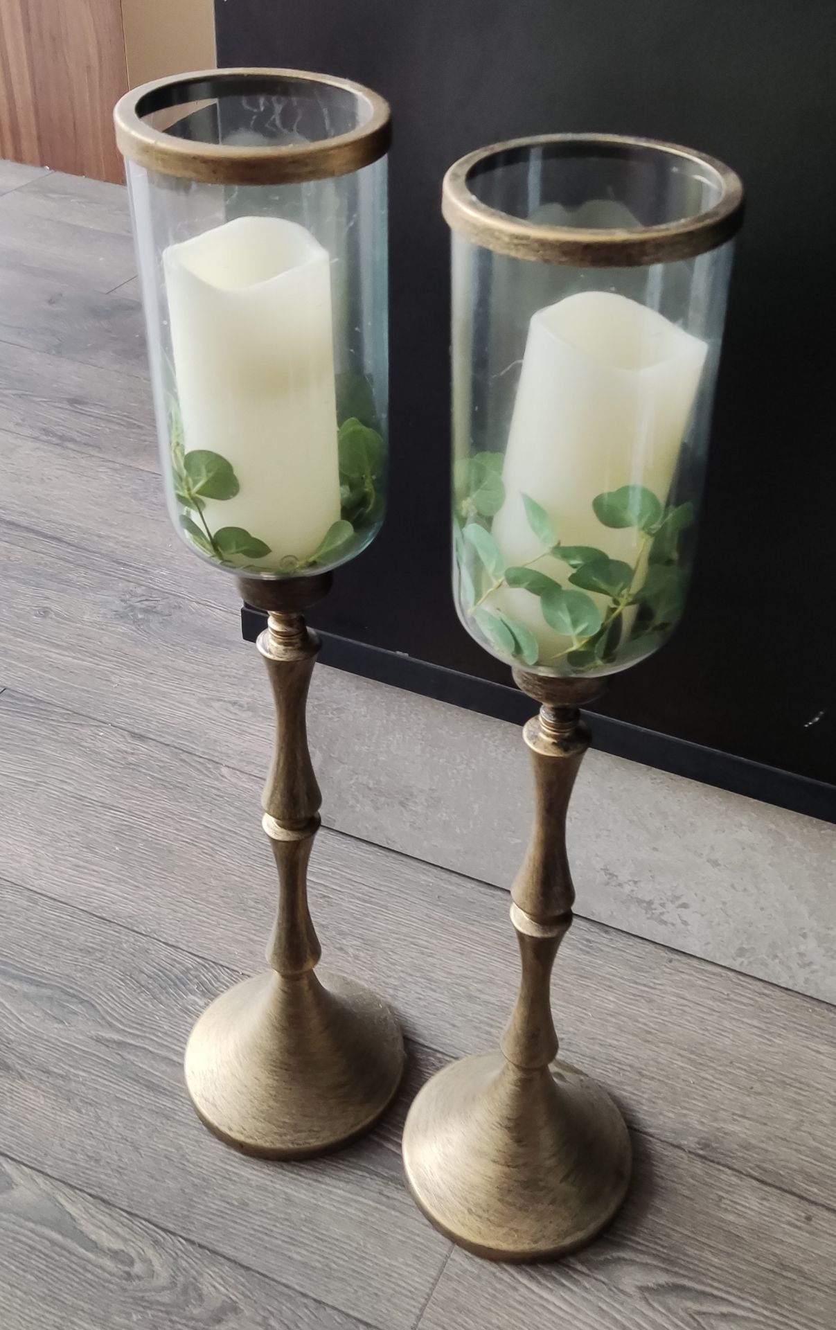 3 x Tall Standing Hurricane Vases - Suitable for Pillar Candles And Tea Lights - LBCTBC - CL763- Loc - Image 2 of 5