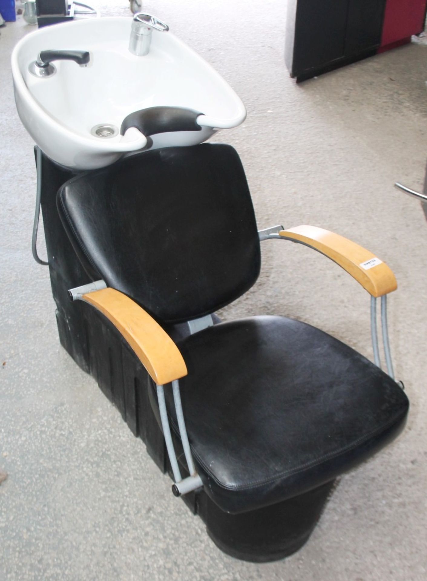 1 x Hair Washing Backwash Shampoo Basin Chair - Recently Removed From A Boutique Hair Salon - Ref: - Image 2 of 10