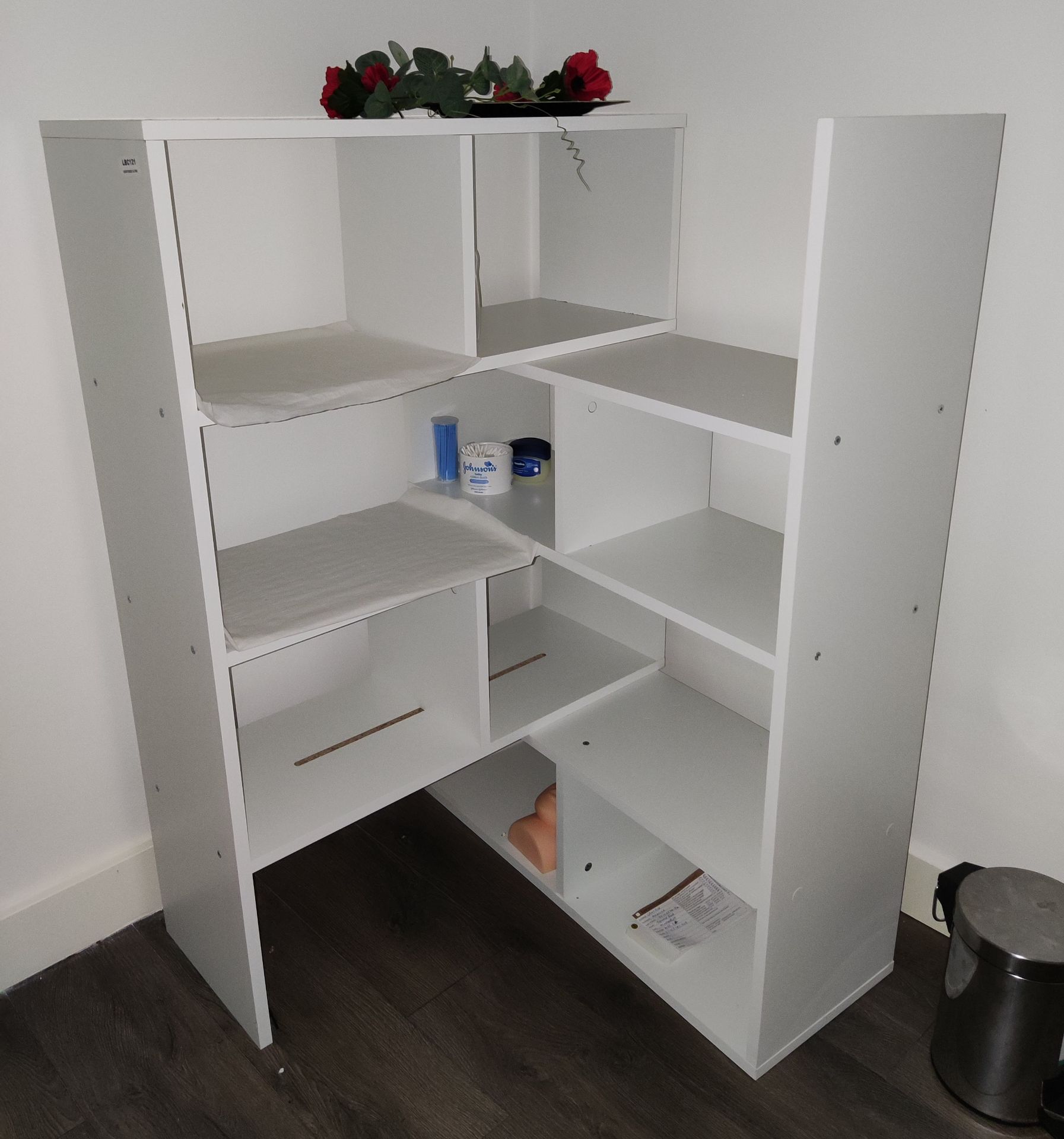 1 x Wooden Corner Shelf Display Unit in White - LBC121 - CL763- Location: Sale M33Dimensions - Image 2 of 2