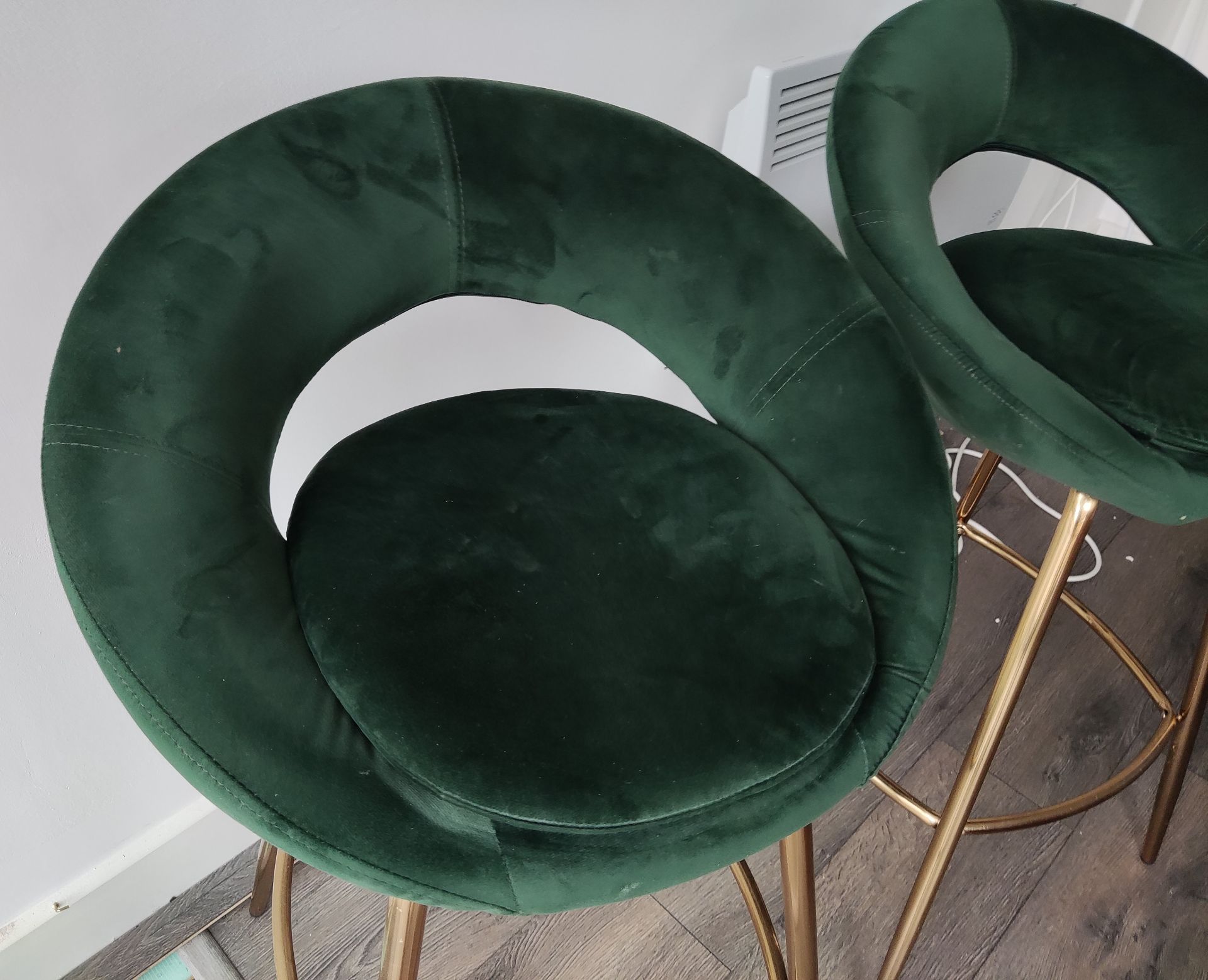 2 x Designer Green Bar / Breakfast Bar Stools - LBC137 - CL763- Location: Sale M33Dimensions - Image 3 of 4