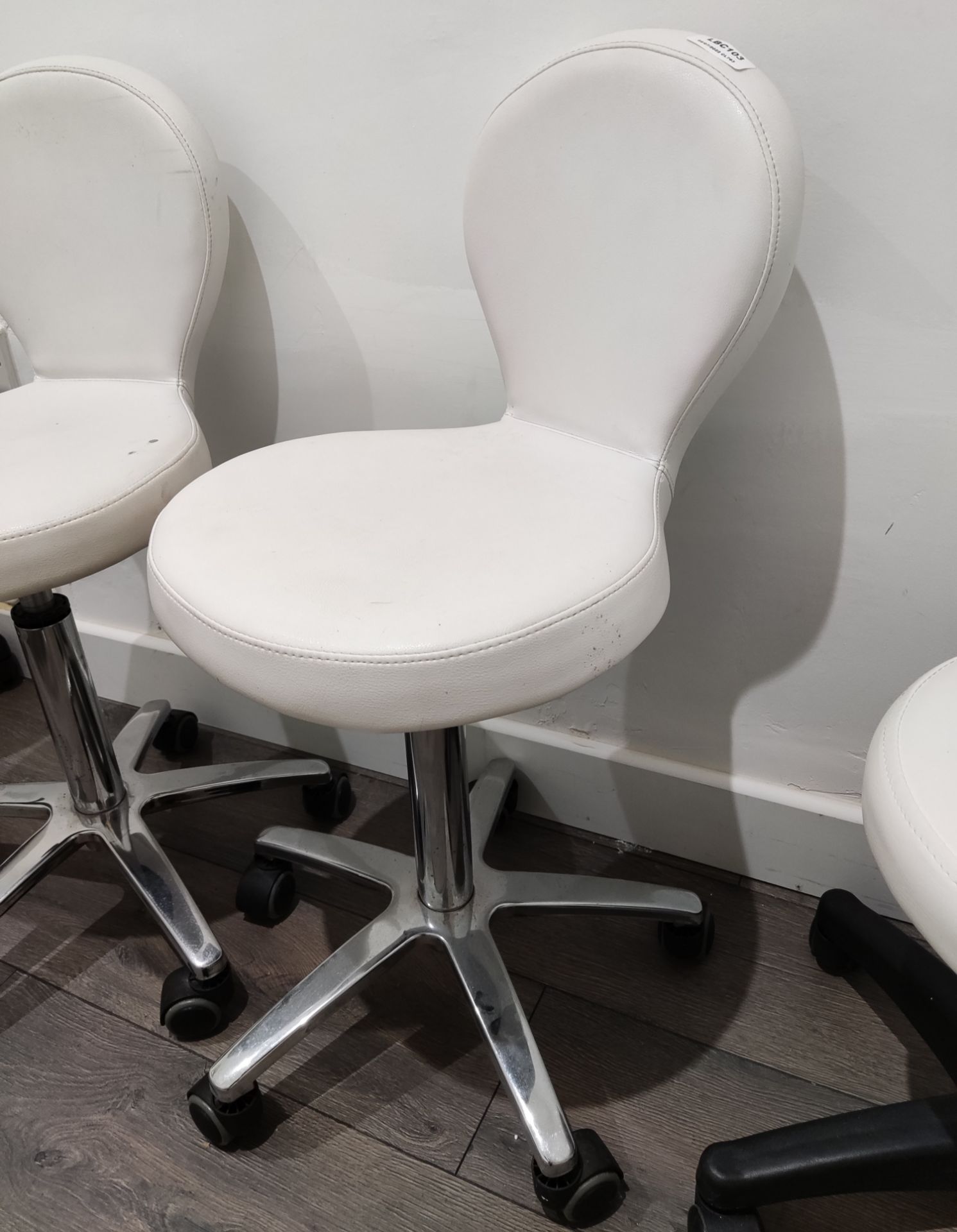 4 x Beauticians Treatment Chairs / Stools - Includes 2 Stools and 2 Seats - LBC103 - CL763- Location - Image 5 of 7