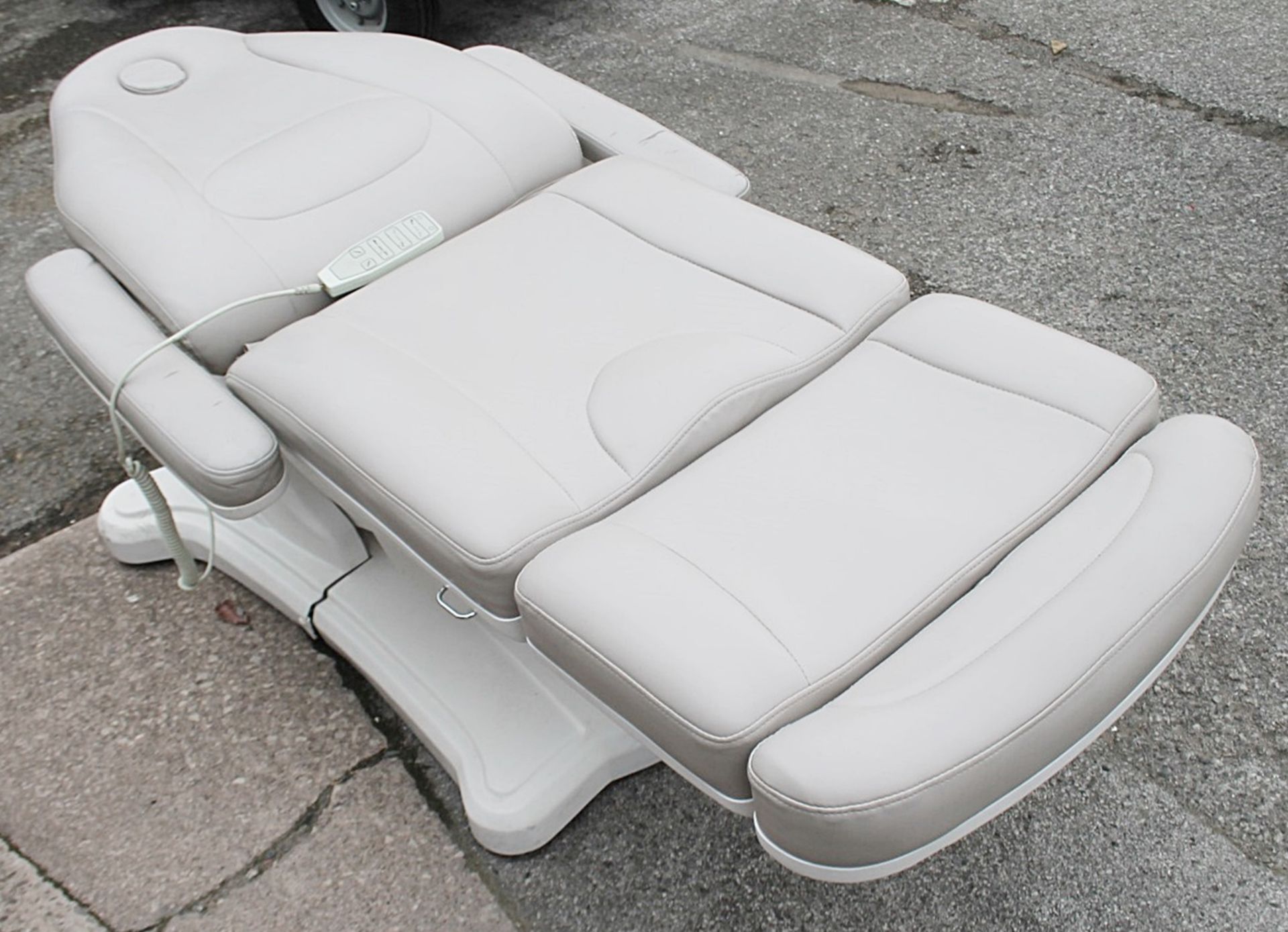 1 x Professional Electric-Hydraulic Adjustable Massage Table Spa Bed - £5 Start No Reserve - Image 5 of 11