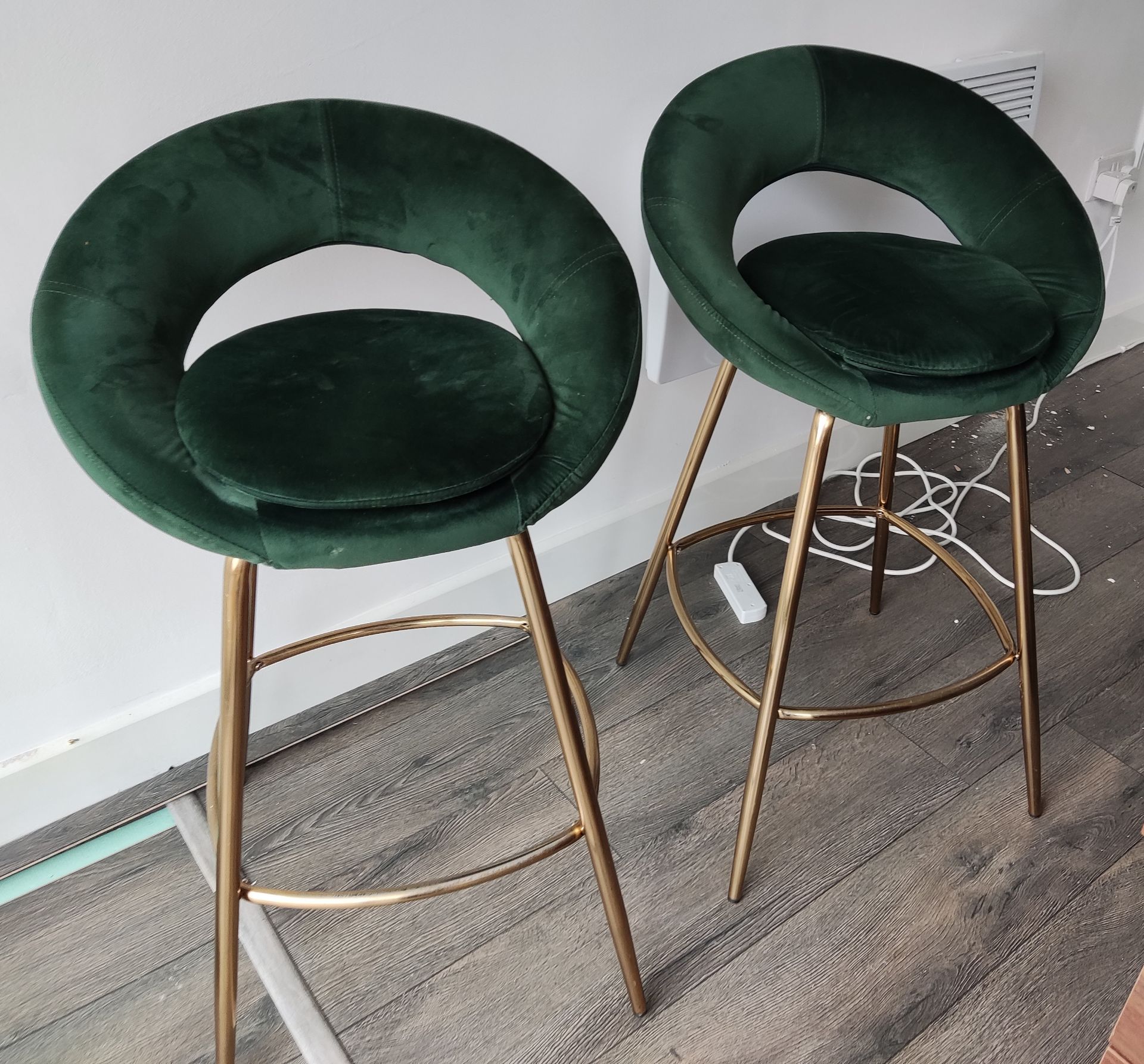 2 x Designer Green Bar / Breakfast Bar Stools - LBC137 - CL763- Location: Sale M33Dimensions