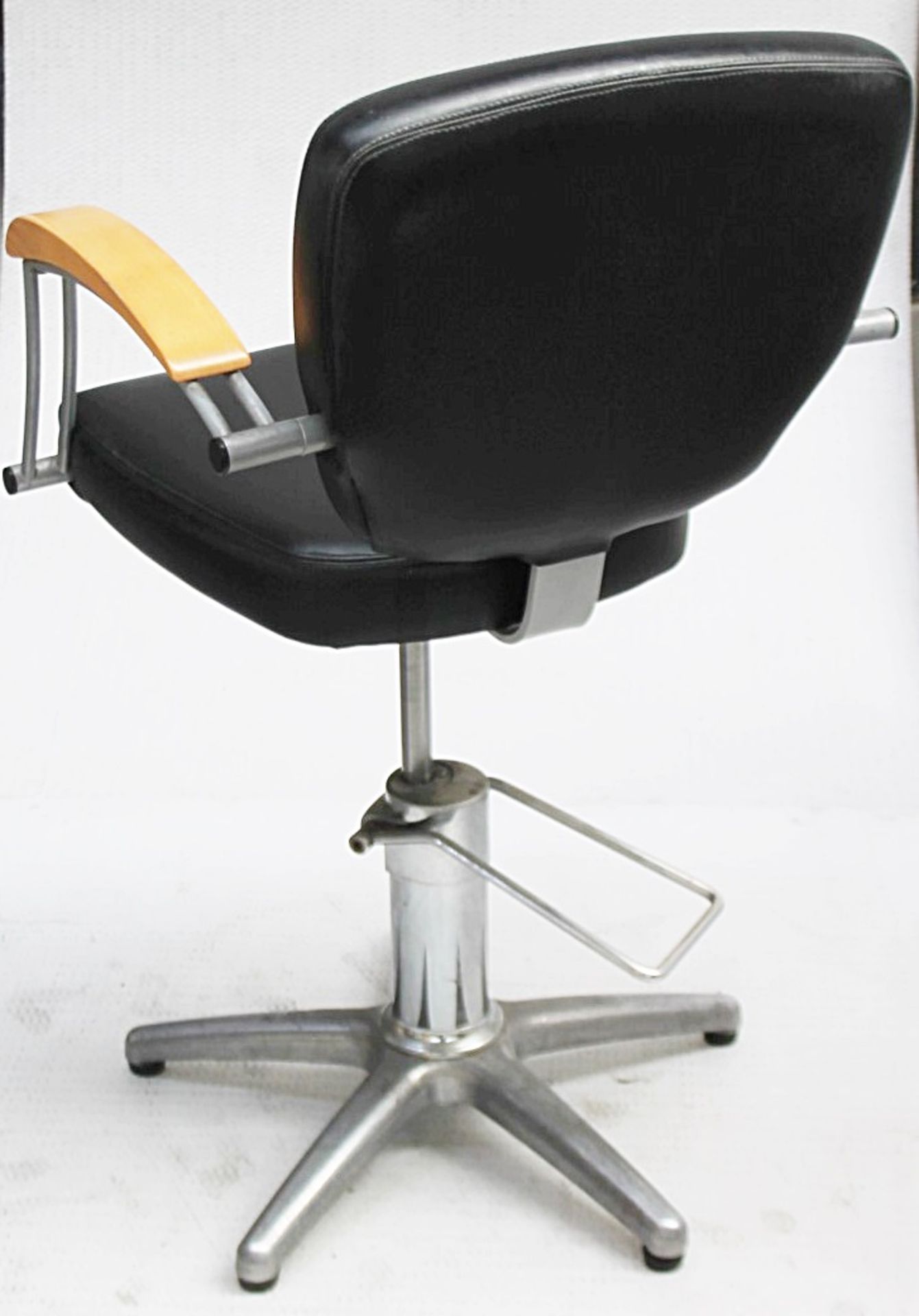 1 x Adjustable Black Hydraulic Barber Hairdressing Chair - Recently Removed From A Boutique Hair - Image 5 of 11