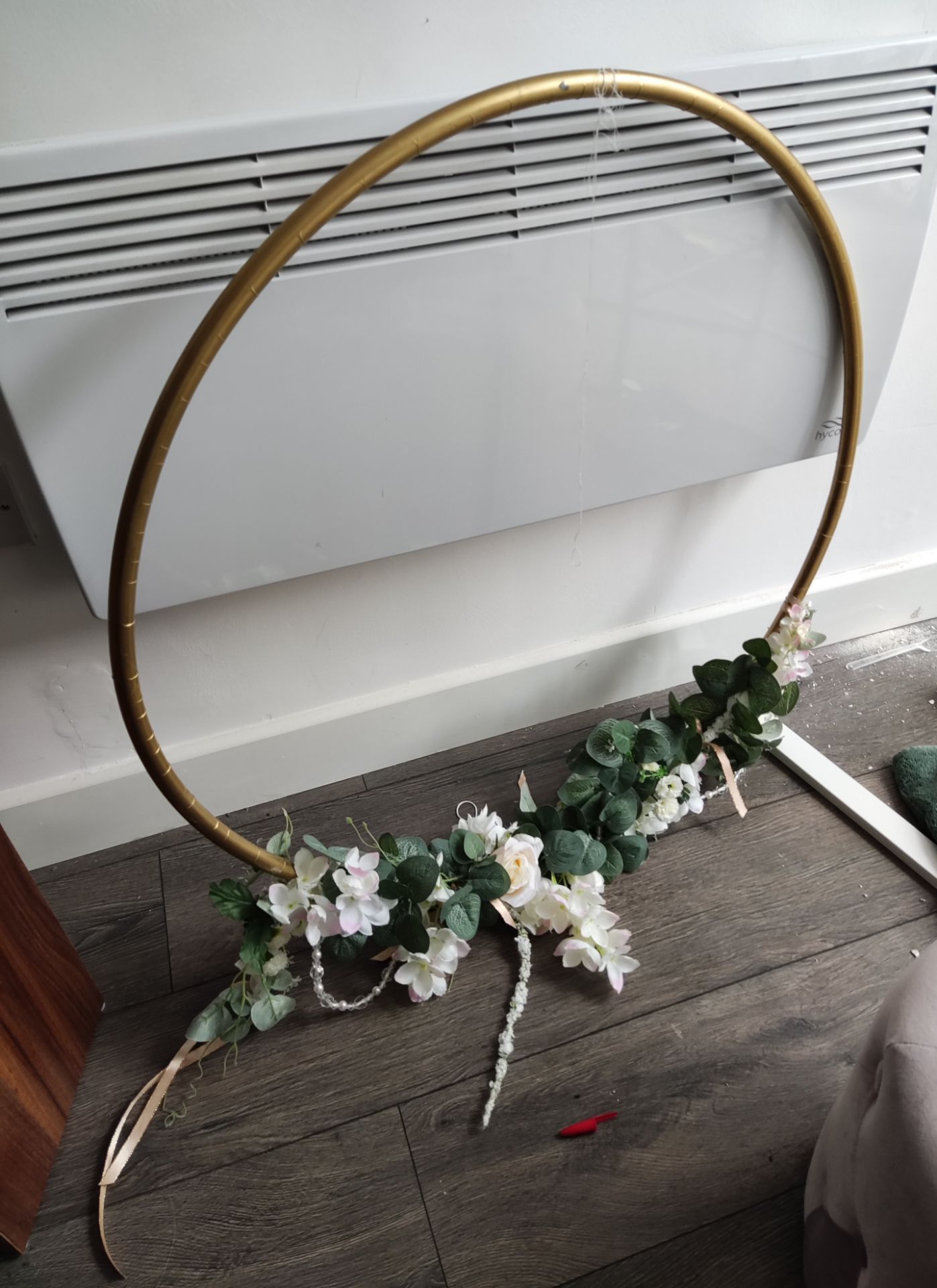 1 x Decorative Flower Hoop - LBCTBC - CL763- Location: Sale M33Dimensions: 78cm Diameter