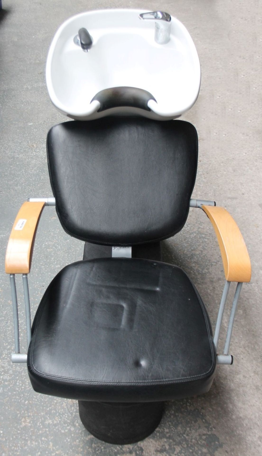 1 x Hair Washing Backwash Shampoo Basin Chair - Recently Removed From A Boutique Hair Salon - Ref: - Image 2 of 14