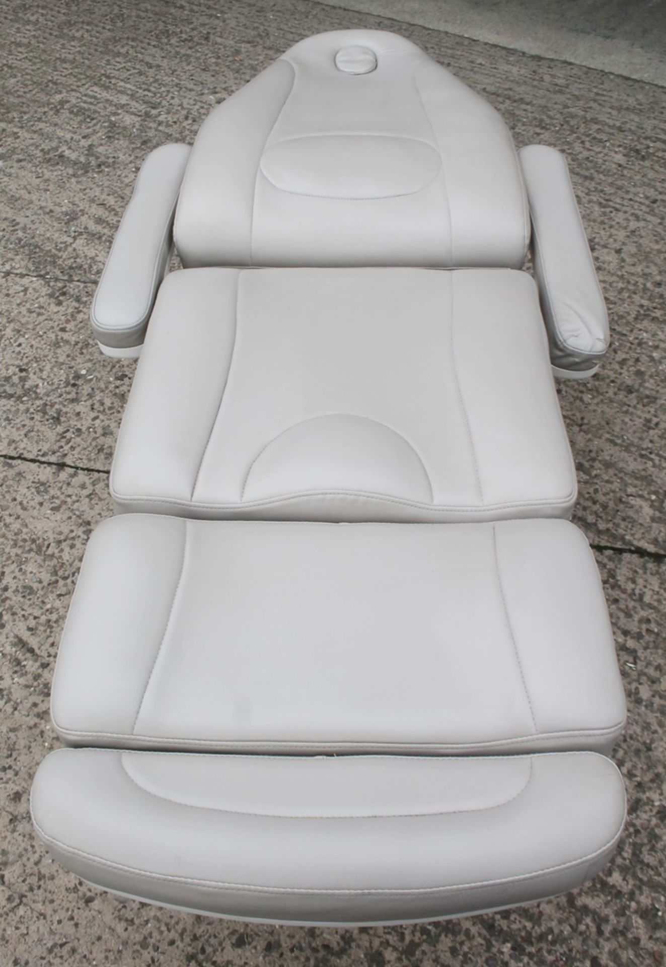 1 x Professional Electric-Hydraulic Adjustable Massage Table Spa Bed - £5 Start No Reserve - Image 3 of 12