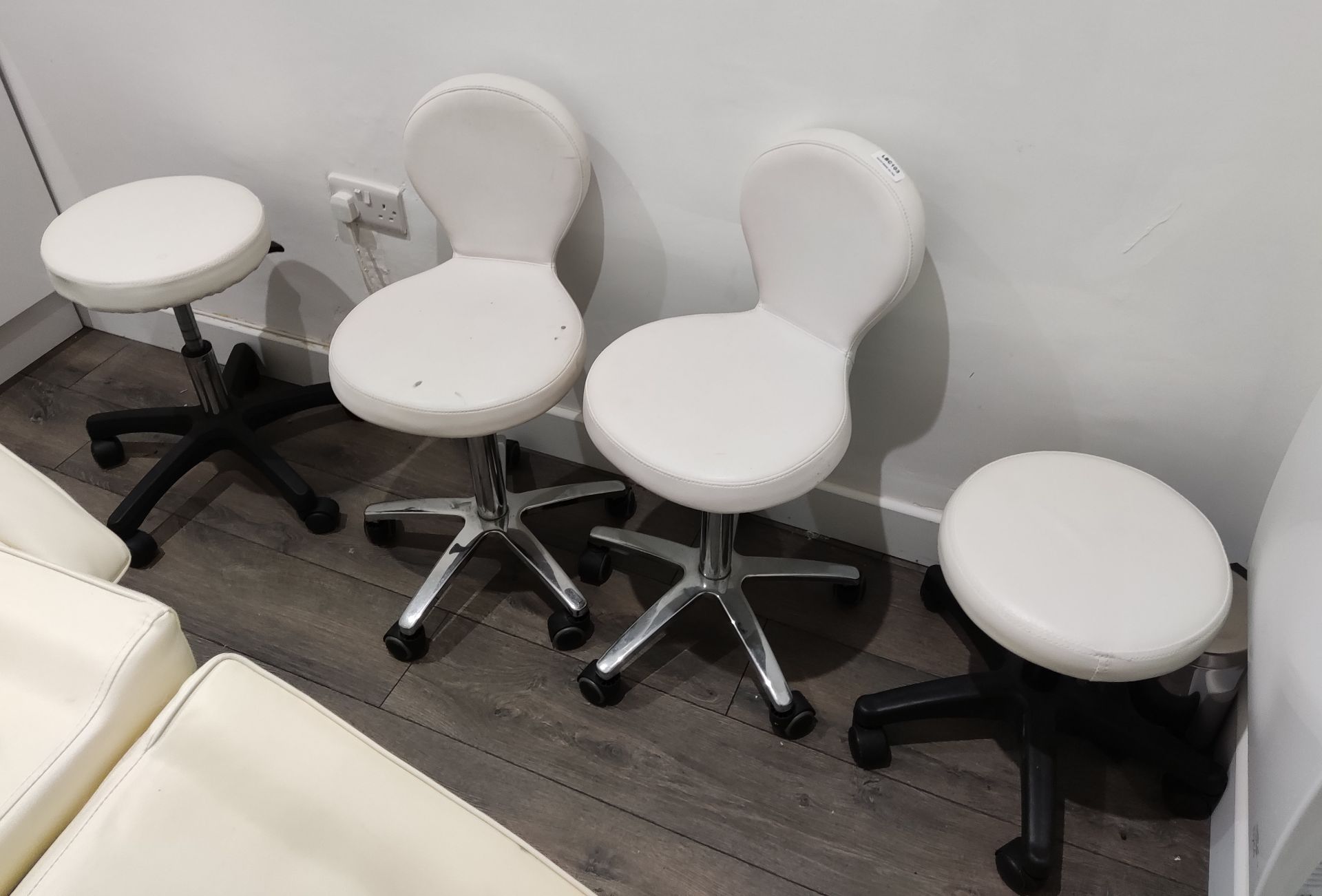 4 x Beauticians Treatment Chairs / Stools - Includes 2 Stools and 2 Seats - LBC103 - CL763- Location