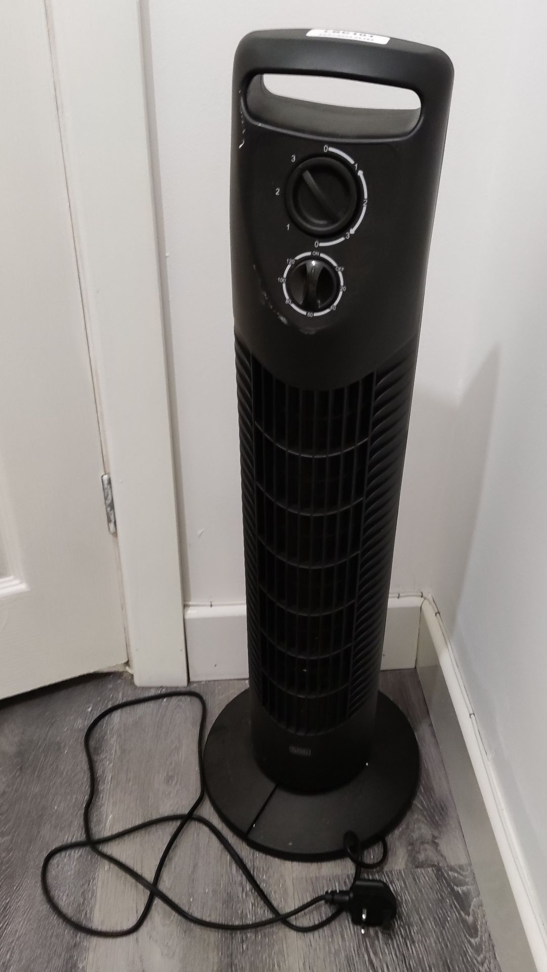 1 x Black + Decker 3 Speed Tower Fan in Black - LBC101 - CL763- Location: Sale M33This item - Image 2 of 4