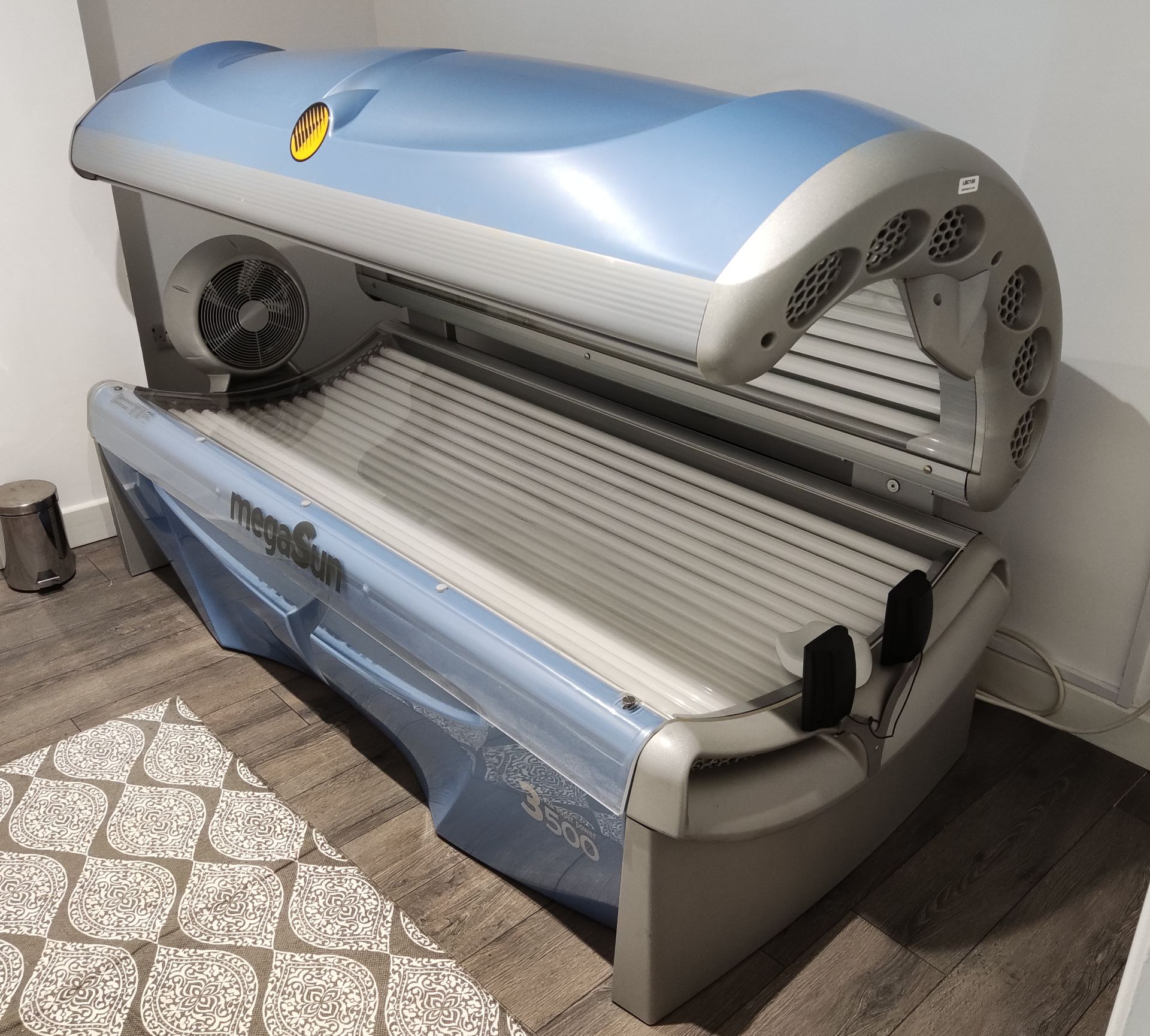 1 x Megasun XXL Super Power 3500 Commercial Sunbed - LBC100 - CL763- Location: Sale M33Buyer