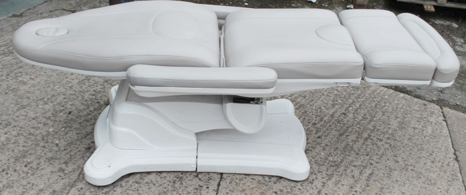 1 x Professional Electric-Hydraulic Adjustable Massage Table Spa Bed - £5 Start No Reserve - Image 10 of 12