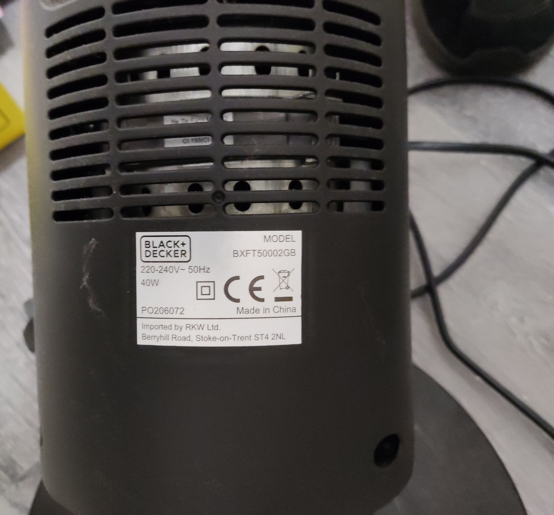 1 x Black + Decker 3 Speed Tower Fan in Black - LBC101 - CL763- Location: Sale M33This item - Image 3 of 4