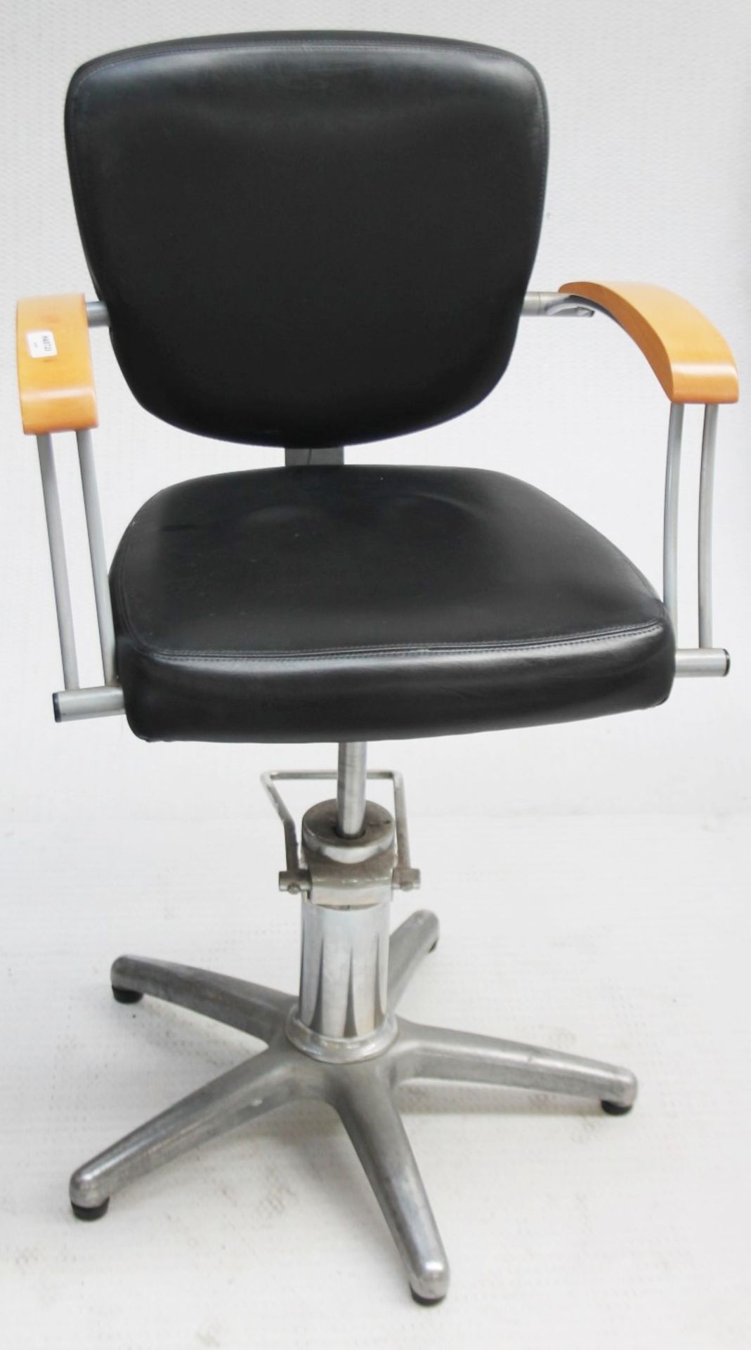 1 x Adjustable Black Hydraulic Barber Hairdressing Chair - Recently Removed From A Boutique Hair - Image 4 of 10