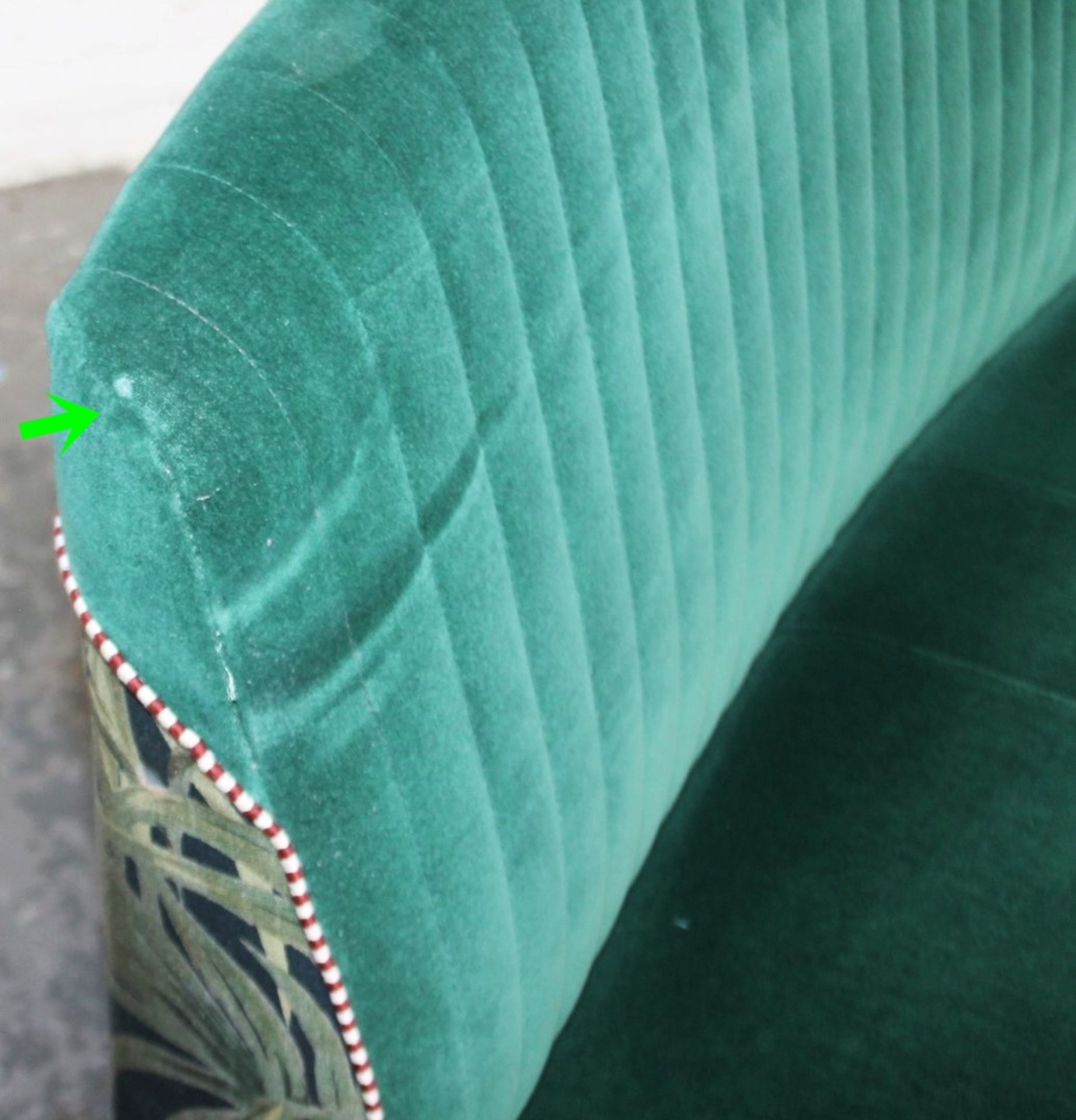 1 x Commercial Freestanding 2-Seater Booth Seating Sofa In A Deep Green Velvet With A Bespoke - Image 5 of 5