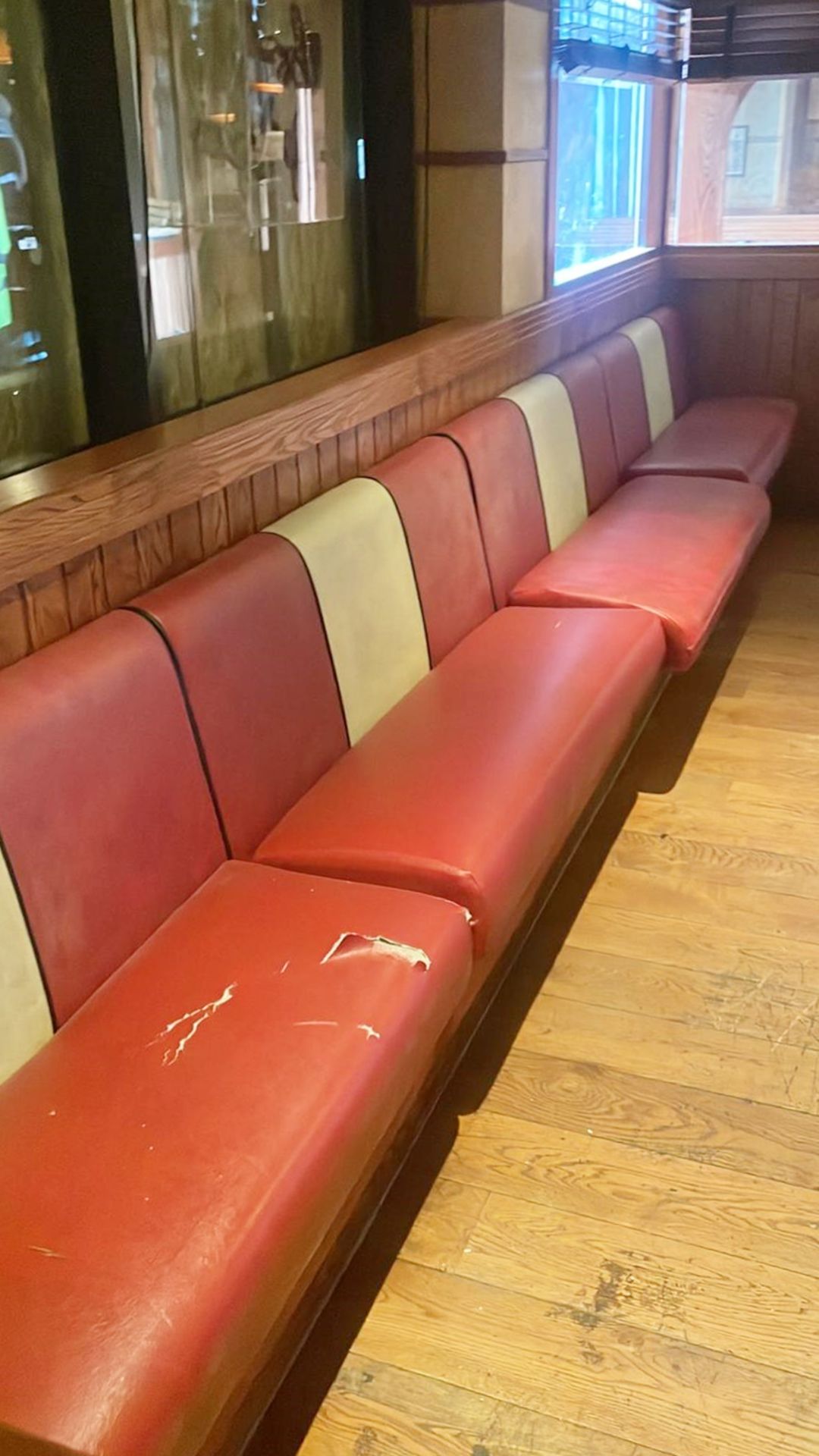 1 x Retro 1950's American Diner Style Seating Bench - Approx 14ft in Length - Image 2 of 3