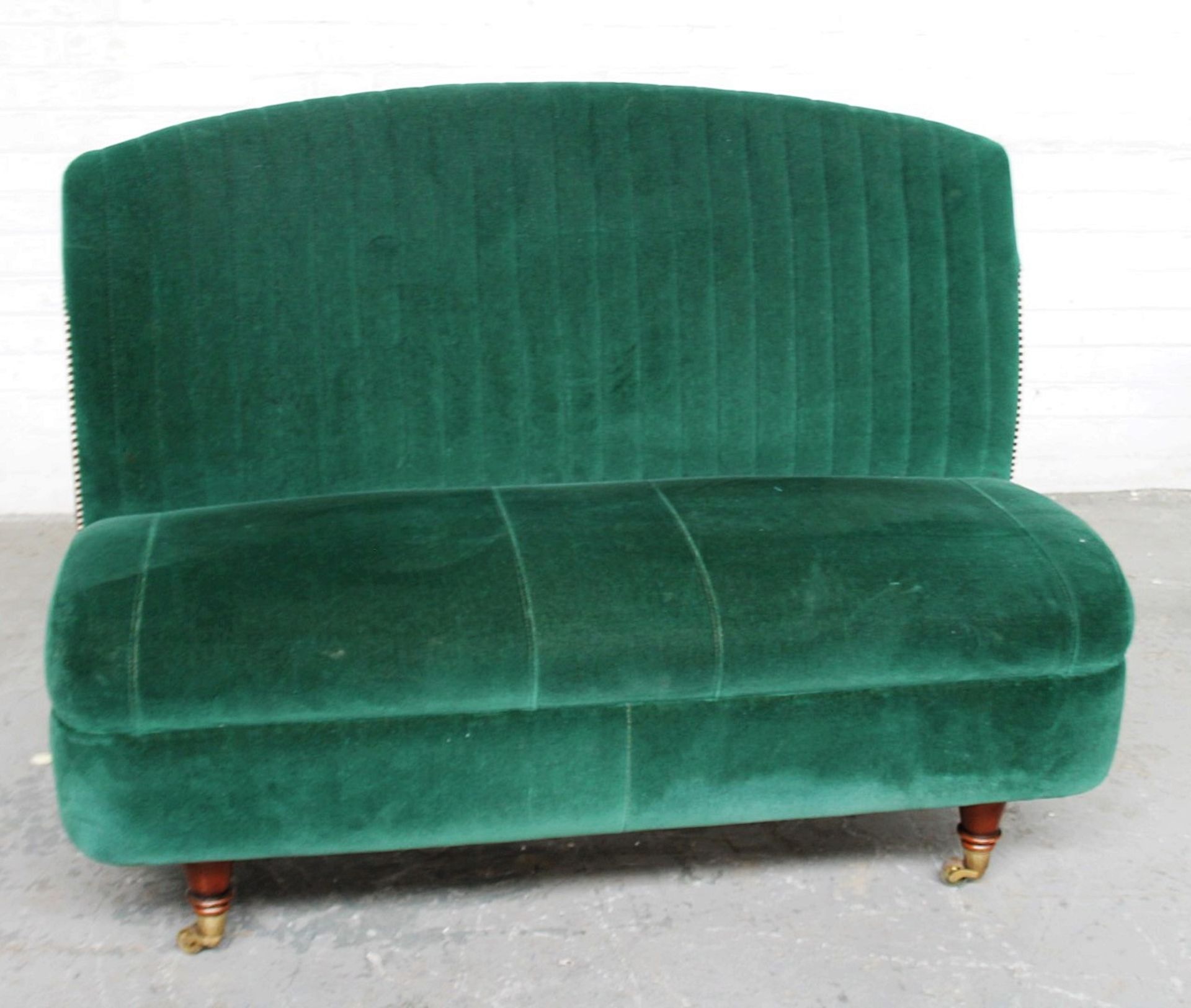 1 x Commercial Freestanding 2-Seater Booth Seating Sofa In A Deep Green Velvet With A Bespoke - Image 2 of 5