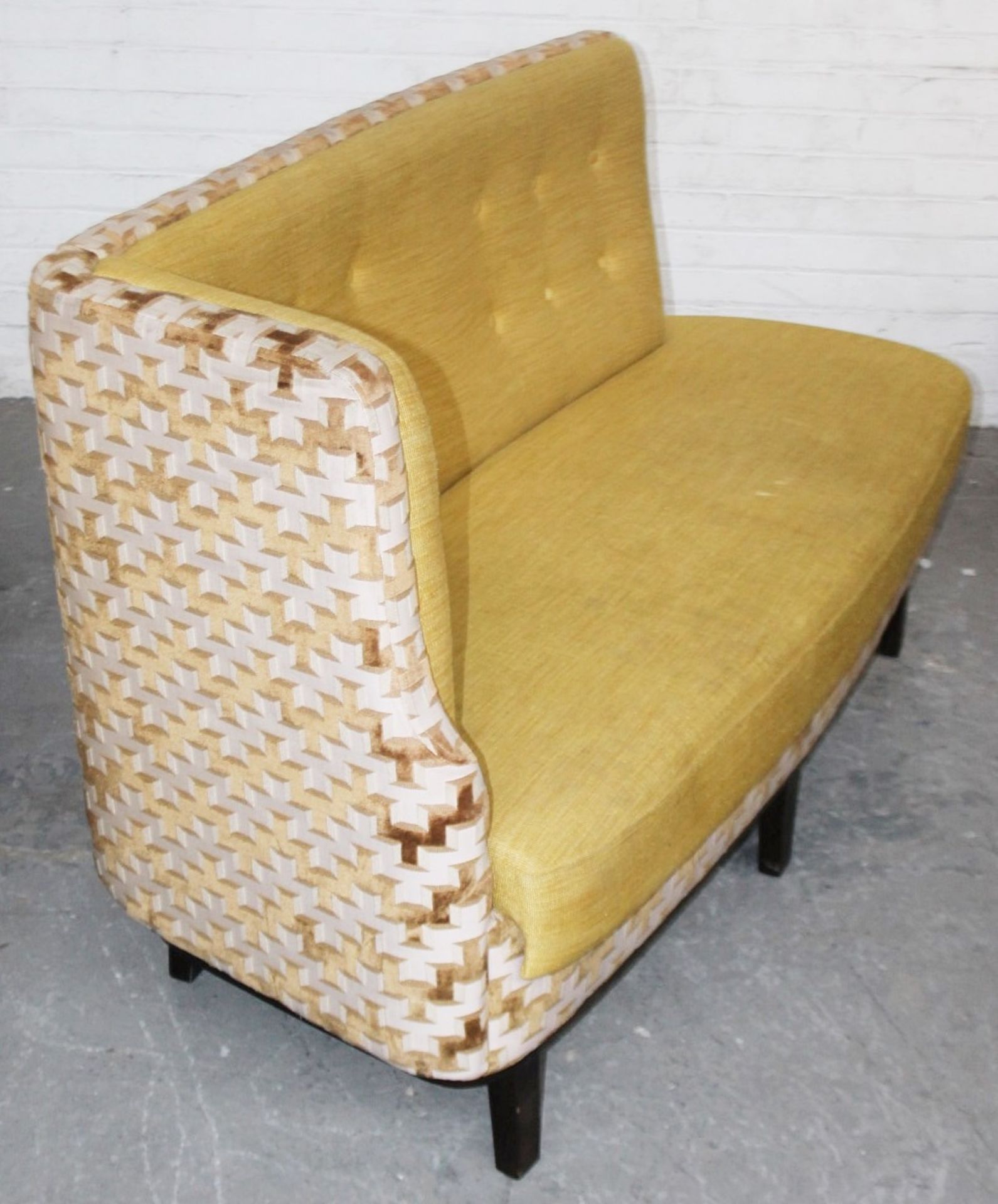 1 x Commercial Freestanding Left-Hand 2-Seater Bench, Upholstered In Premium Gold-Coloured - Image 4 of 8