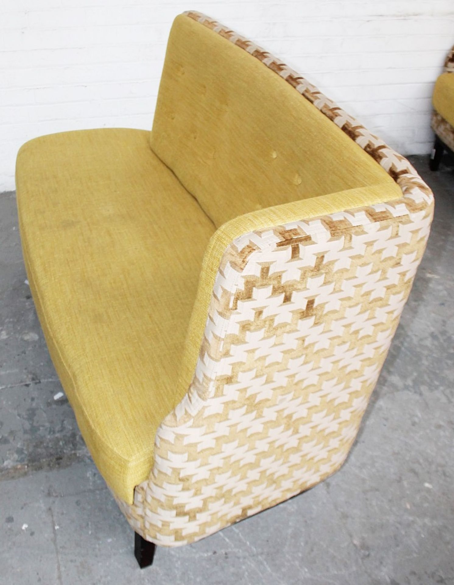1 x Commercial Freestanding Right-Hand 2-Seater Bench, Upholstered In Premium Gold-Coloured Fabrics, - Image 5 of 9