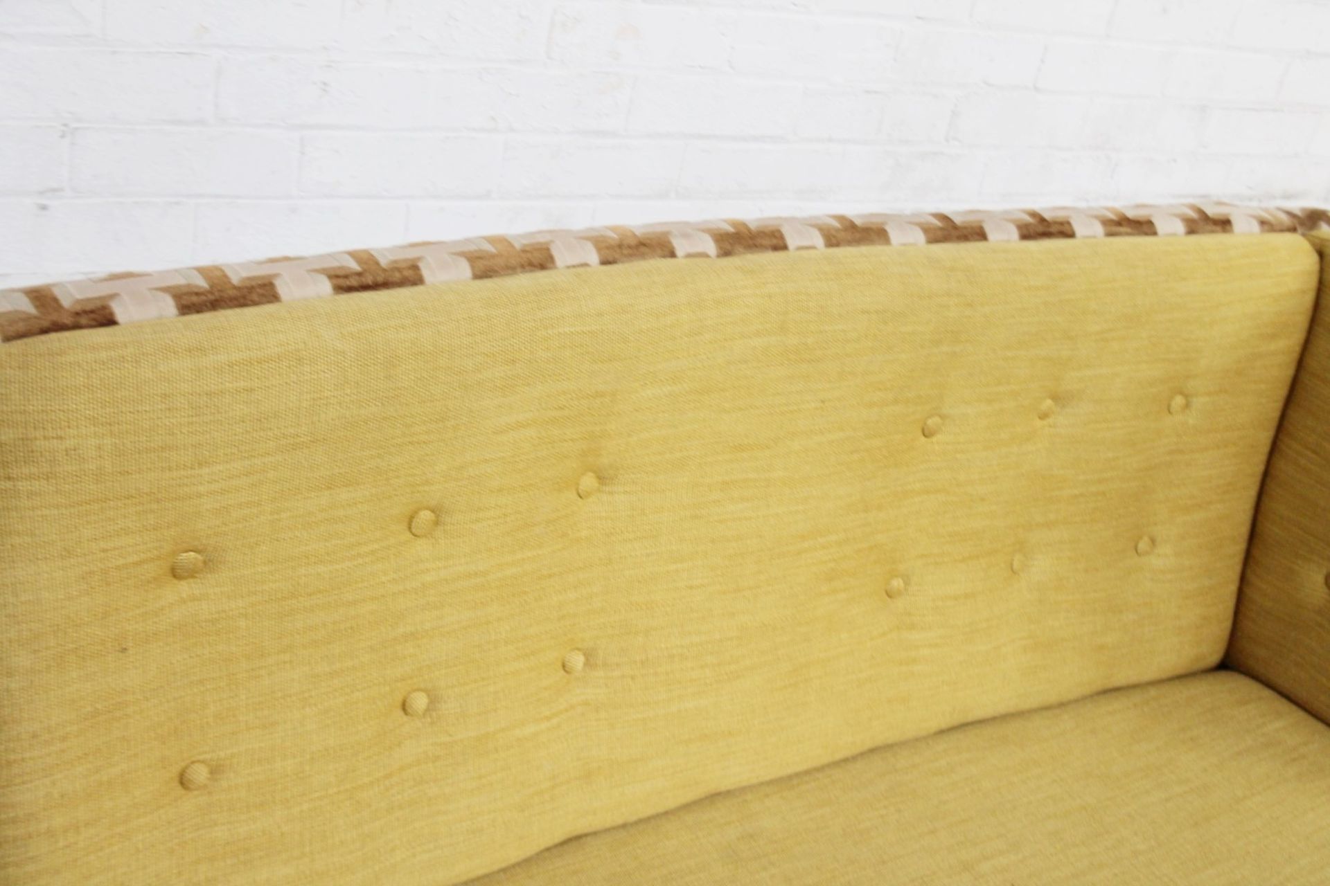 1 x Commercial Freestanding Right-Hand 2-Seater Bench, Upholstered In Premium Gold-Coloured Fabrics, - Image 7 of 9