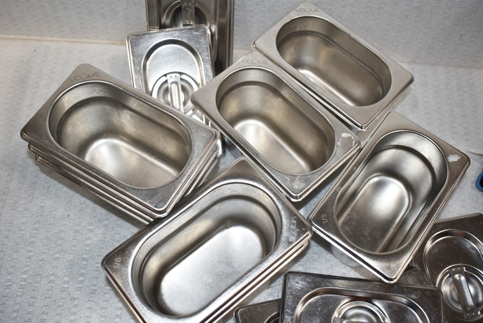 8 x Vogue Stainless Steel 1/9 Gastronorm Pans With Lids - Size: H10 x W11 x L17.5 cms - Recently - Image 2 of 4