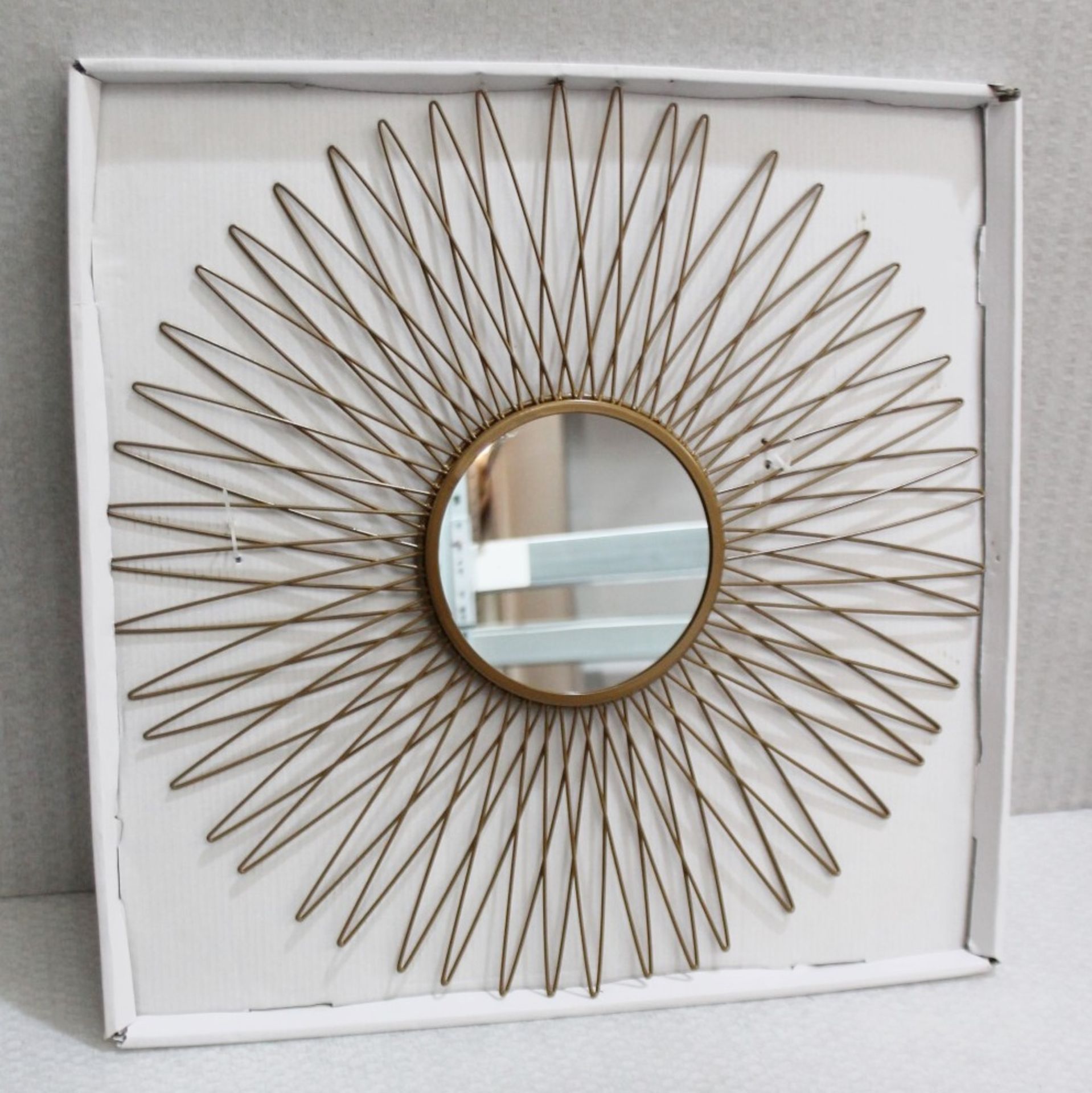 1 x DARTHOME Large Glass Wall Mirror With A Geometric Design - Dimensions: 50 x 50cm - Unused