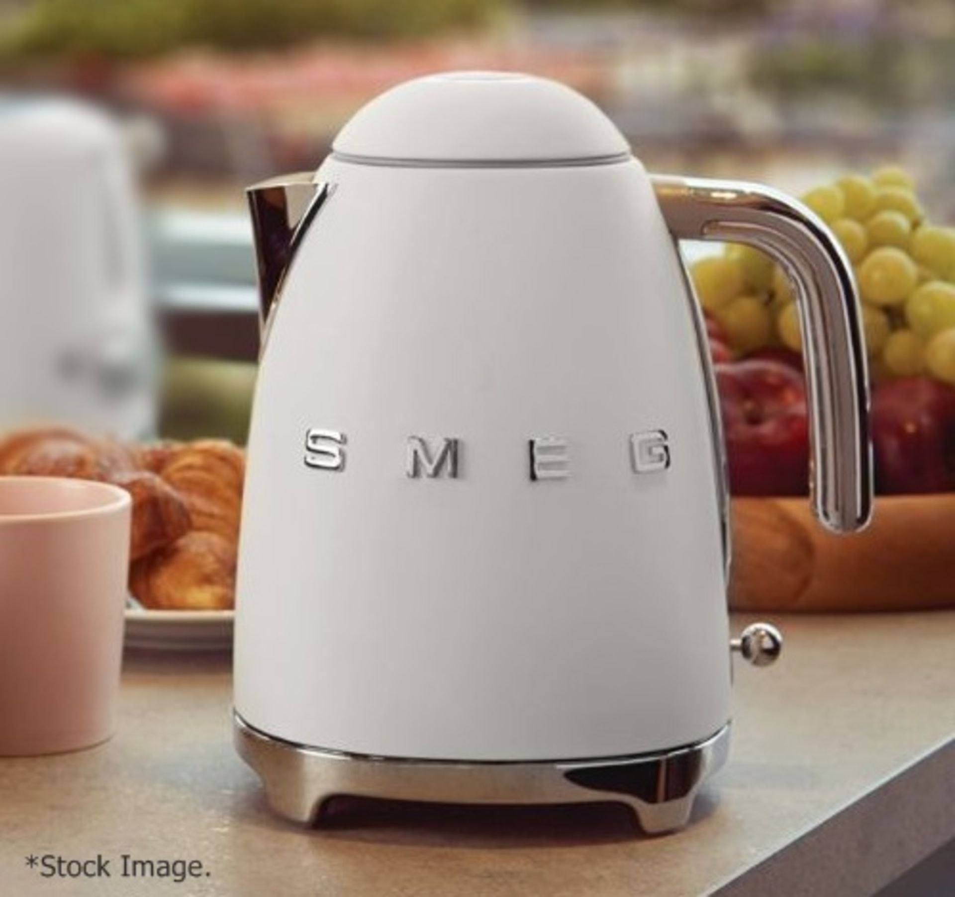 1 x SMEG Retro Kettle In White - Capacity: 1.7L - Original Price £189.00 - Unused Boxed Stock