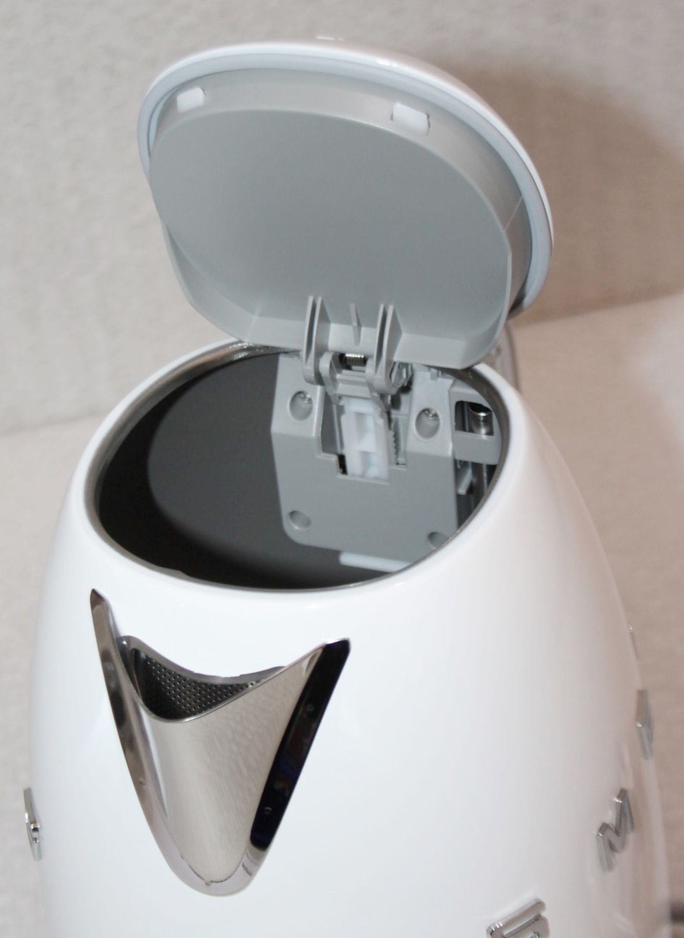 1 x SMEG Retro Kettle In White - Capacity: 1.7L - Original Price £189.00 - Unused Boxed Stock - Image 10 of 17