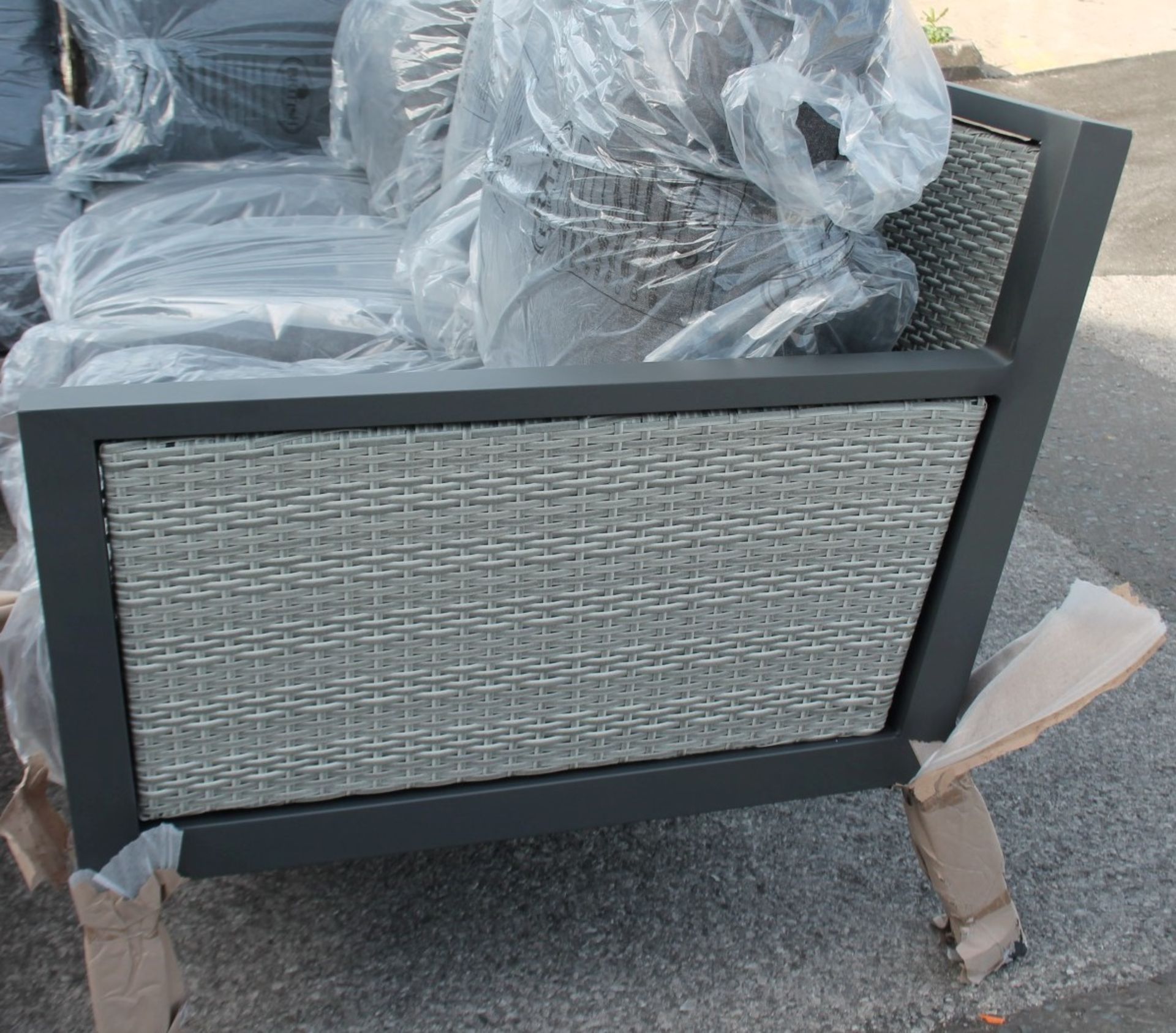 1 x HARTMANN 'Nouveau Square' Firepit Garden Furniture Set With Corner Sofa - New/Boxed - RRP £3,299 - Image 13 of 21
