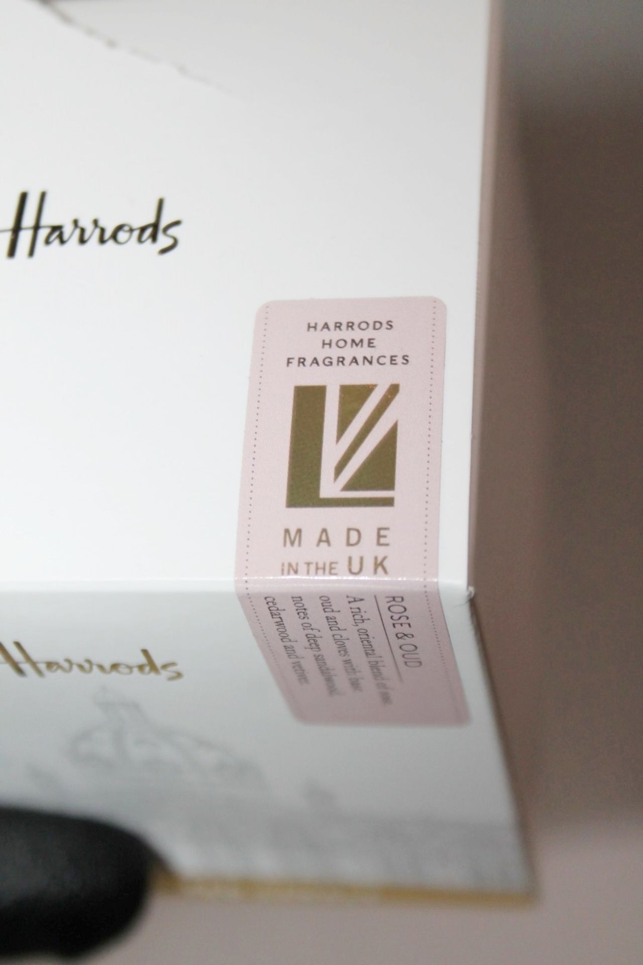 1 x HARRODS Rose And Oud Candle (230g) - Original Price £35.00 - Unused Boxed Stock - Image 4 of 6