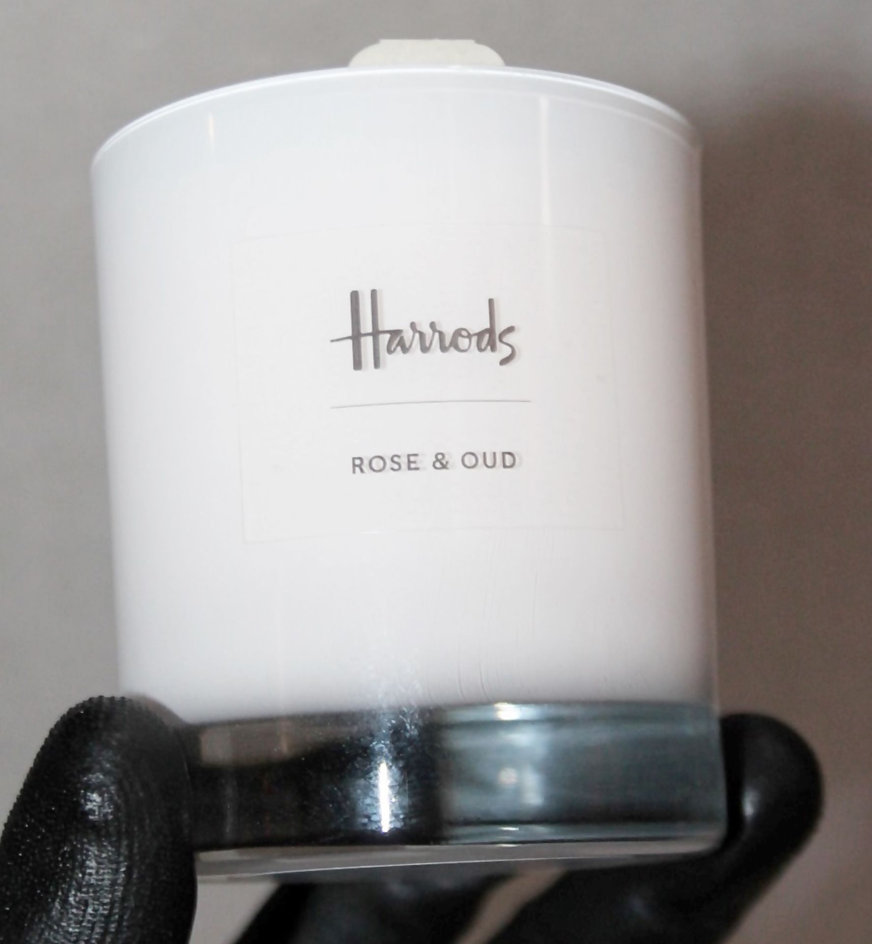 1 x HARRODS Rose And Oud Candle (230g) - Original Price £35.00 - Unused Boxed Stock - Image 6 of 6