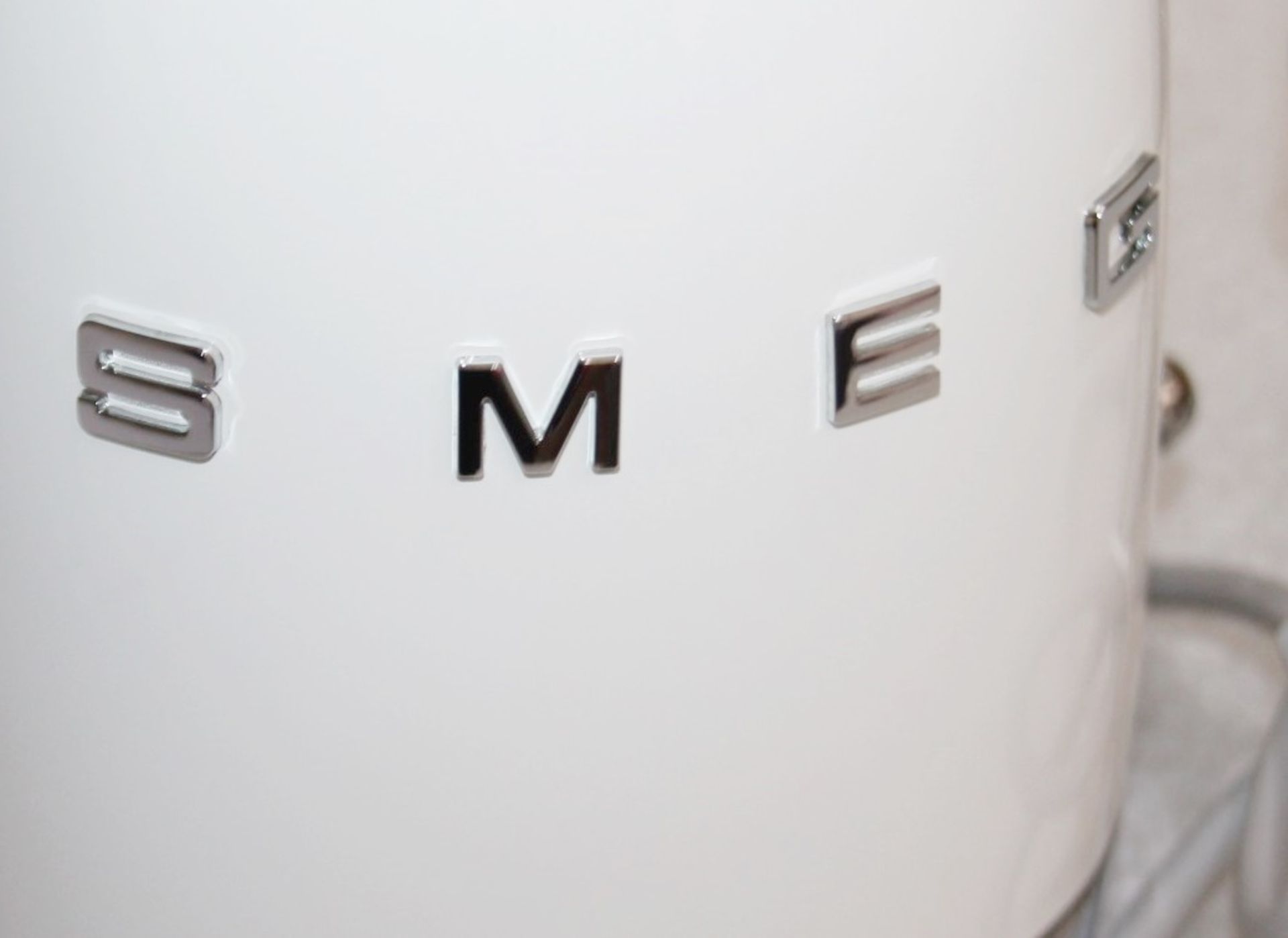 1 x SMEG Retro Kettle In White - Capacity: 1.7L - Original Price £189.00 - Unused Boxed Stock - Image 8 of 17