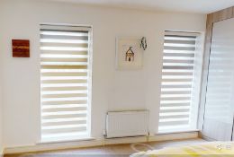 Set Of 2 x Bedroom Blinds - Ref: BED/OPP-LDG - CL775 - NO VAT ON THE HAMMER - Location: Greater