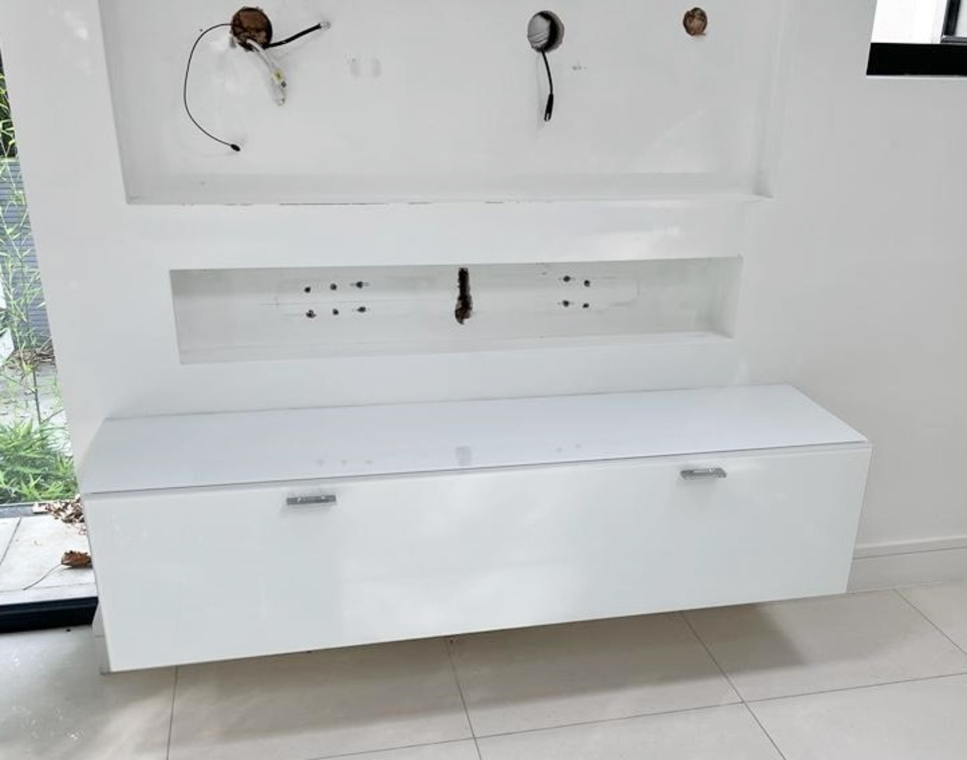 1 x Sleek Modern Floating TV 2-Door Cabinet In White - Ref: Room - CL775 - NO VAT ON THE HAMMER - Image 4 of 4