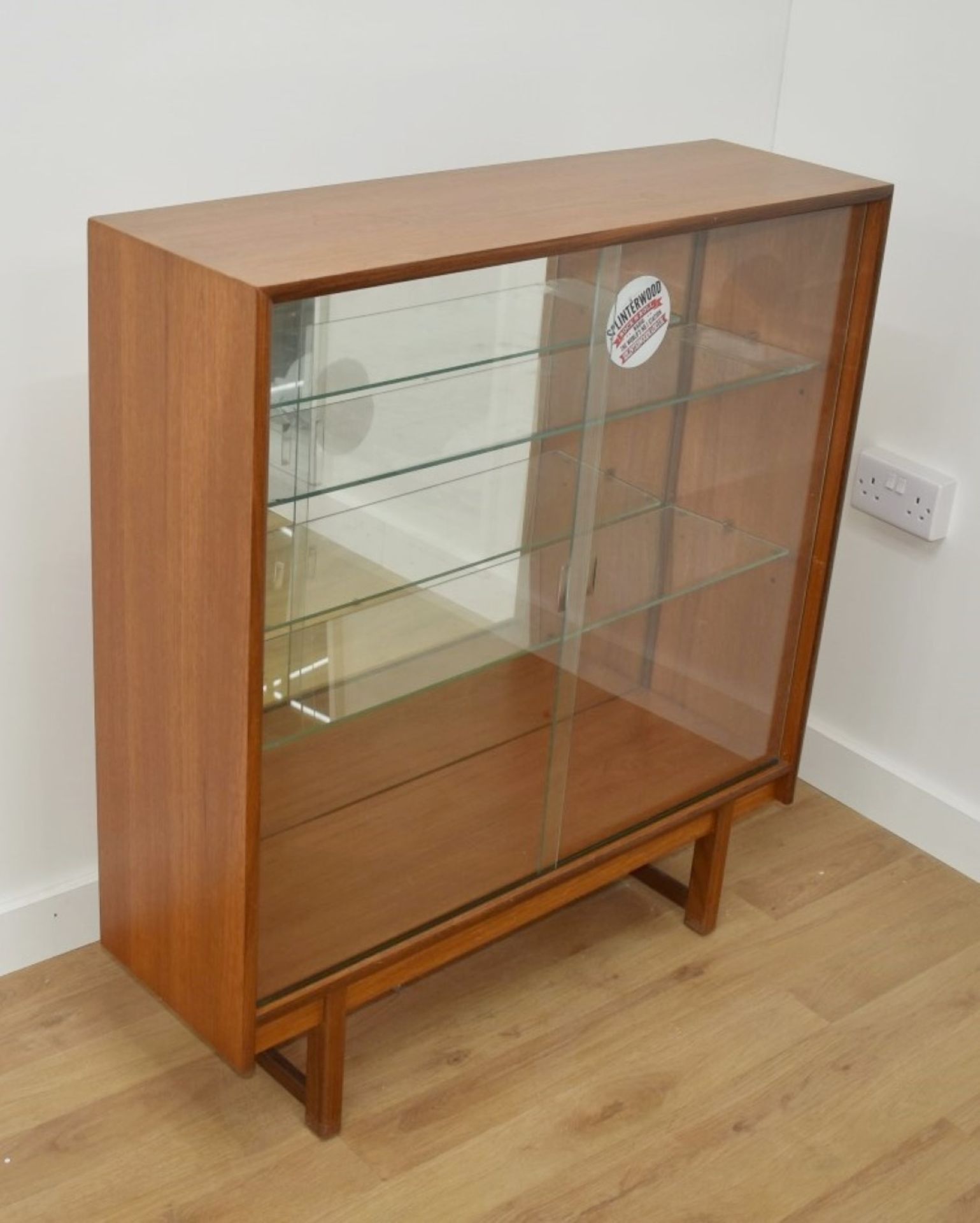 1 x Vintage Teak Display Cabinet With Internal Shelves and Sliding Doors - Image 2 of 6