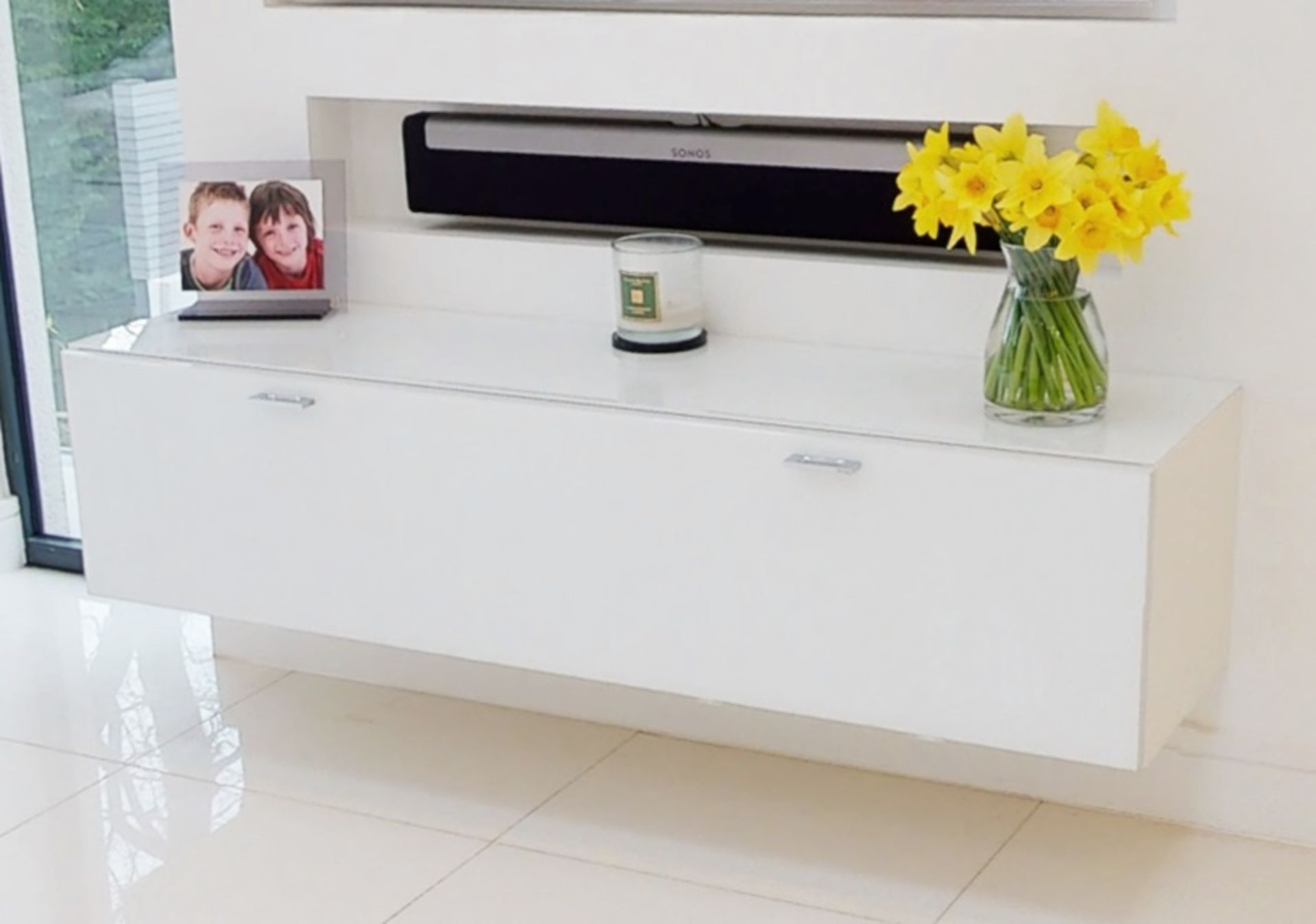 1 x Sleek Modern Floating TV 2-Door Cabinet In White - Ref: Room - CL775 - NO VAT ON THE HAMMER - Image 3 of 4