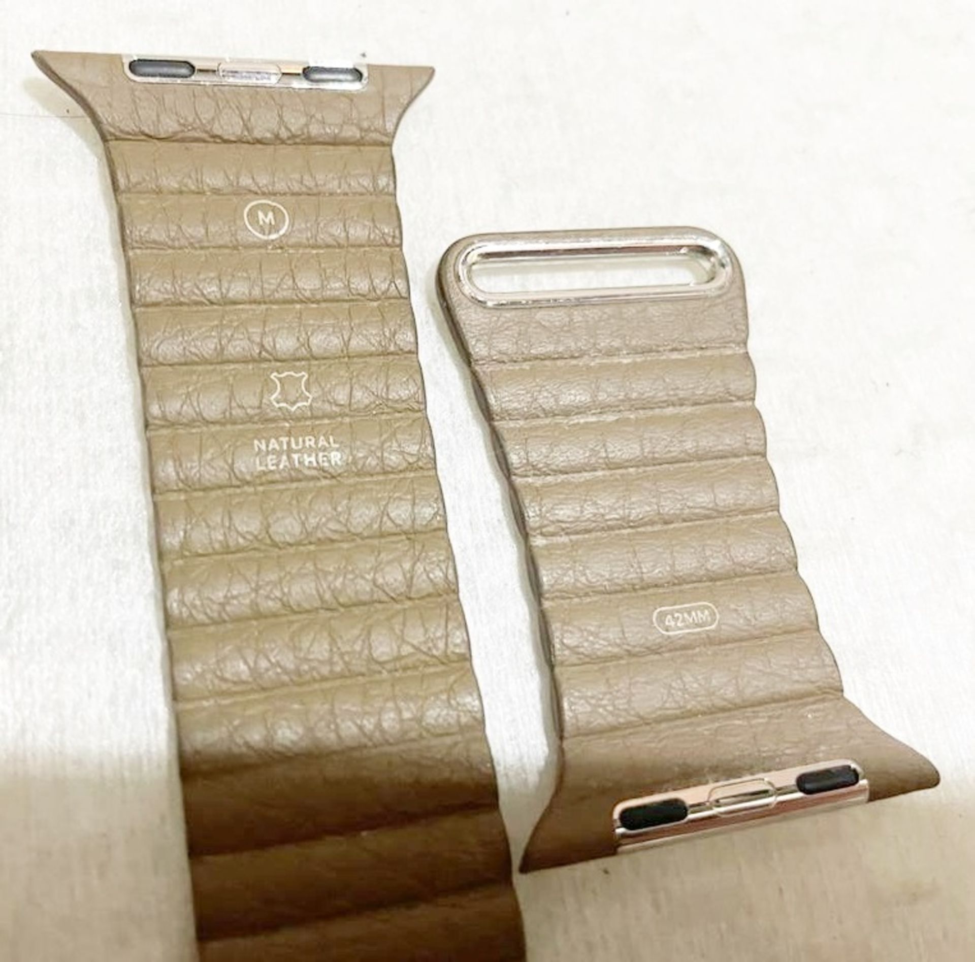 1 x APPLE WATCH Natural Leather 42mm Watch Strap - No VAT on the Hammer - CL712 - Ref: MPC852  - - Image 3 of 4