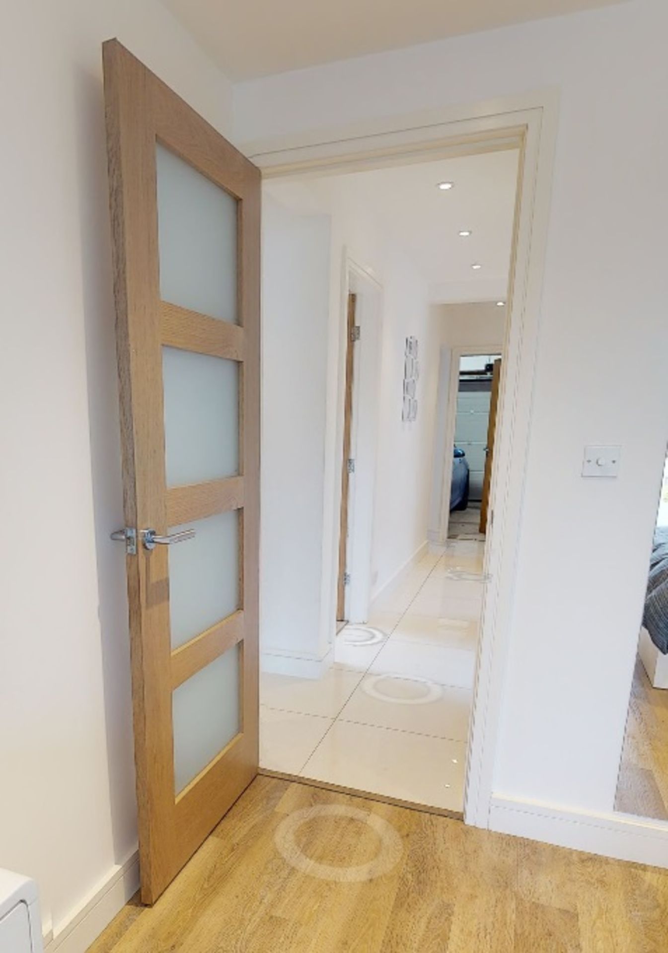 4 x Premium Internal Oak Doors With Frosted Glass Panels - Includes Hinges and Handles - Ref: BS/MNT - Image 2 of 2