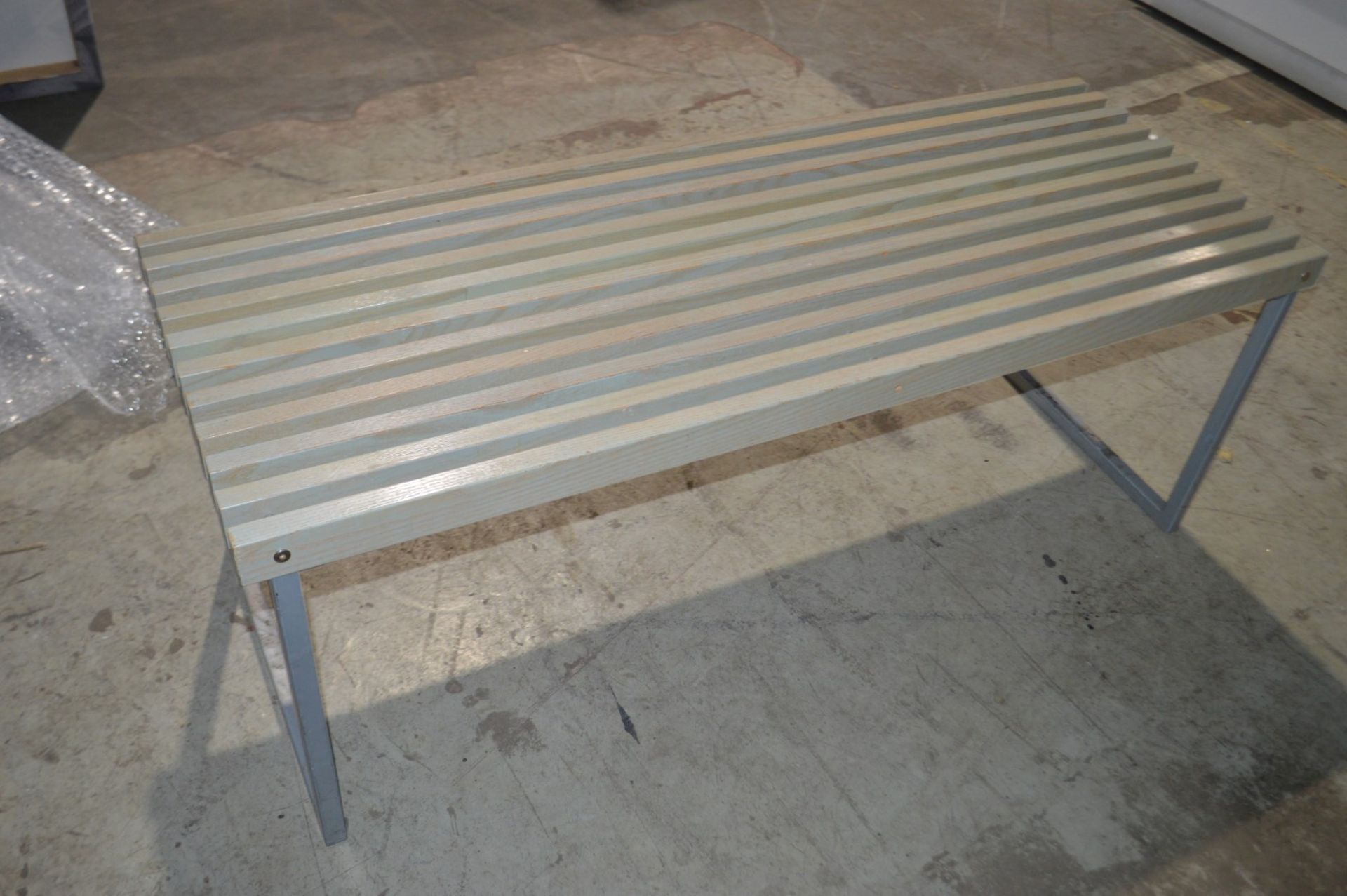 1 x Department Store Bench With Wooden Beams In A Limed Oak Finish - Dimensions: W135 x D50 x - Image 3 of 4