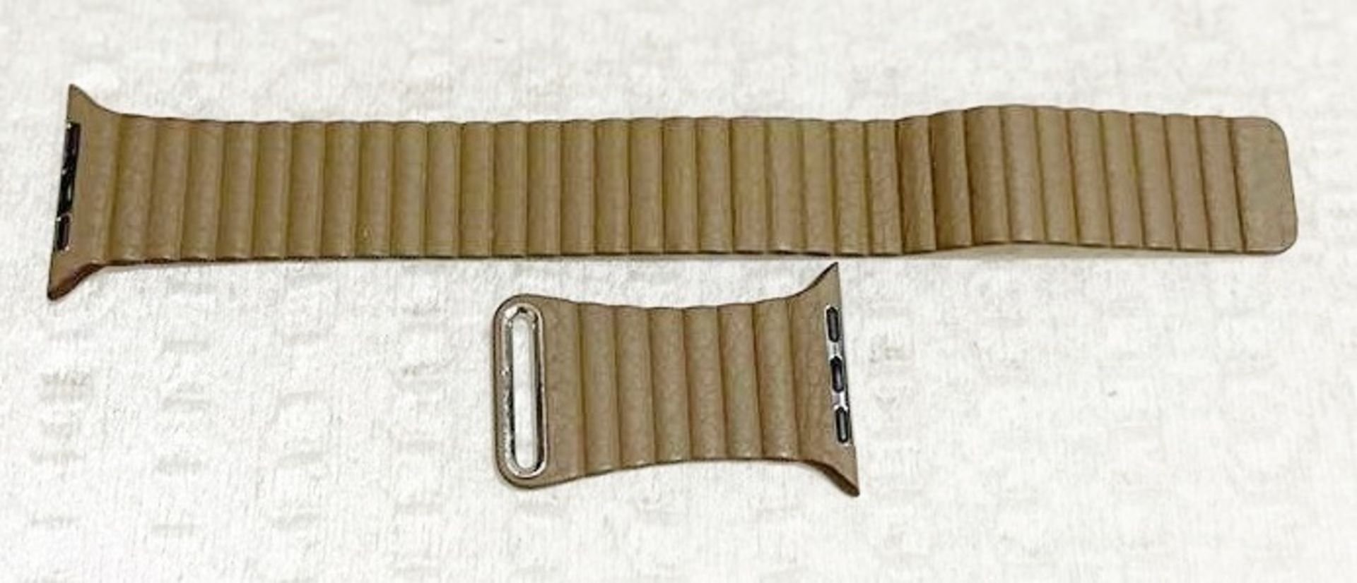 1 x APPLE WATCH Natural Leather 42mm Watch Strap - No VAT on the Hammer - CL712 - Ref: MPC852  - - Image 2 of 4