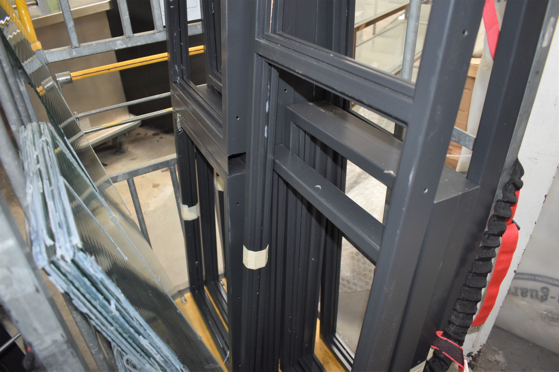 12 x Restaurant Seating Booth Privacy Partitions - Steel Frames With Ribbed Privacy Glass - Image 5 of 6