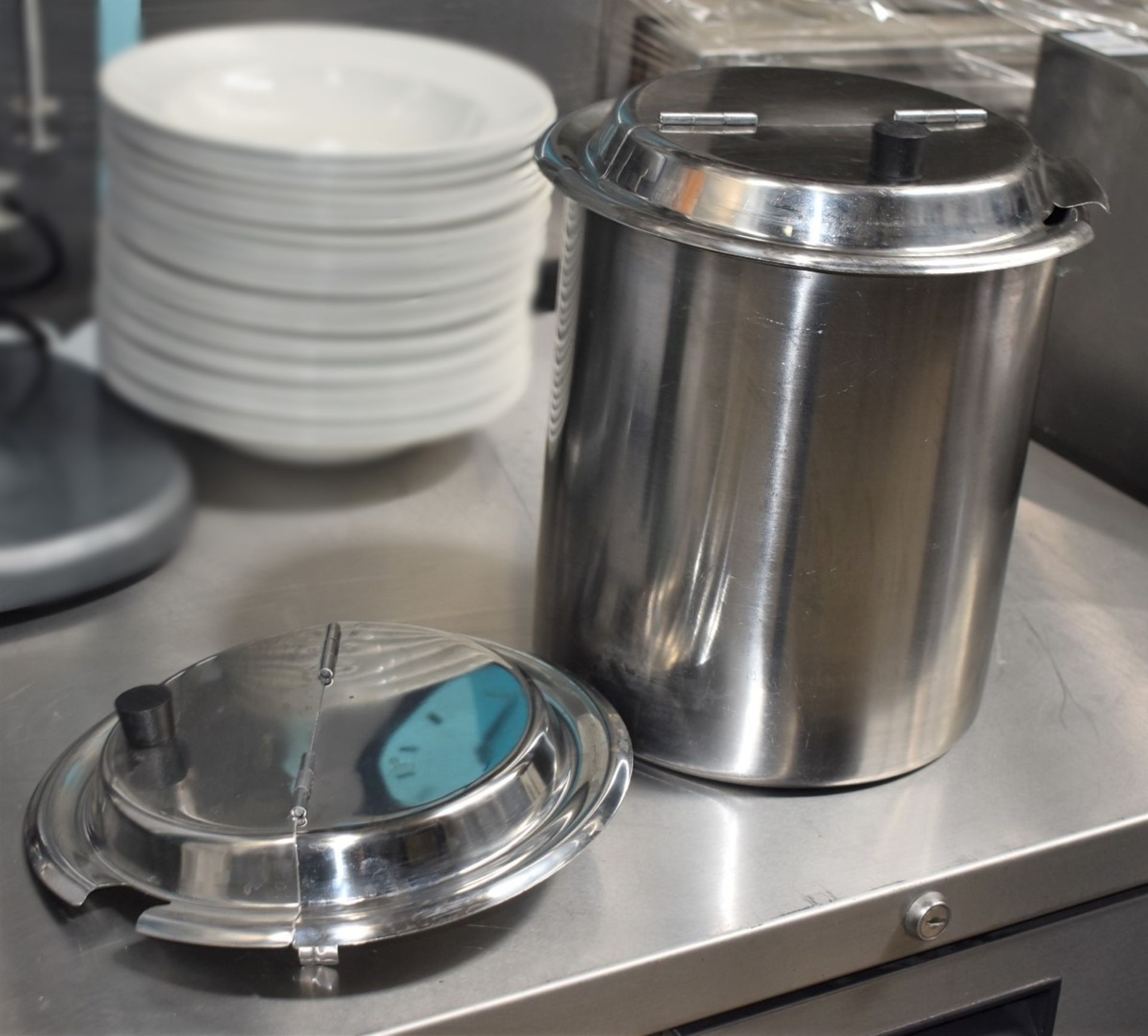 1 x Stainless Steel Serving Pot With Two Folding Lids - Size: H29 x Dia 25 cm - Image 4 of 6