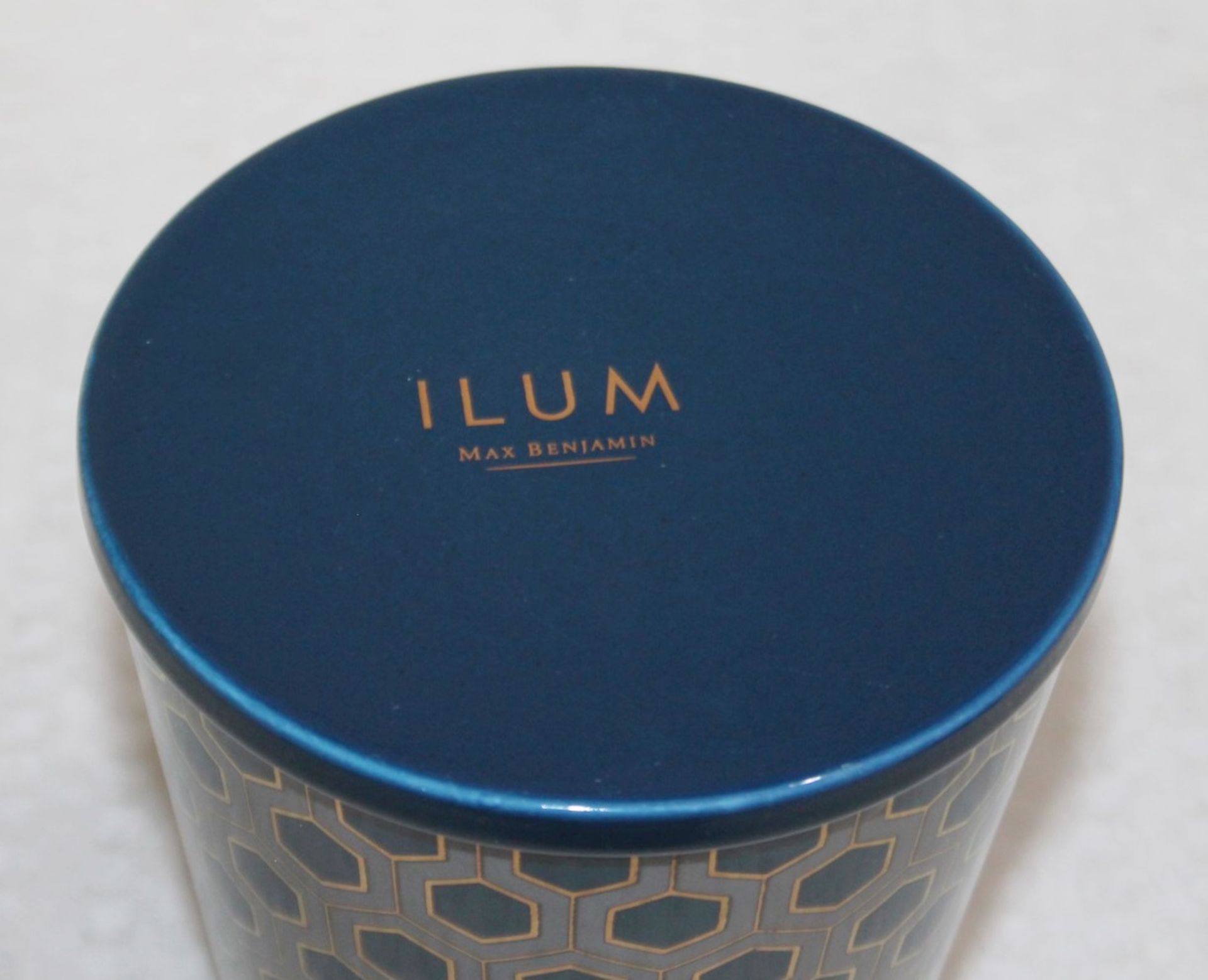 1 x MAX BENJAMIN 'Ilum Cologne Retro' Luxury Scented Candle (715g) - Boxed Stock - RRP £89.95 - Image 4 of 10