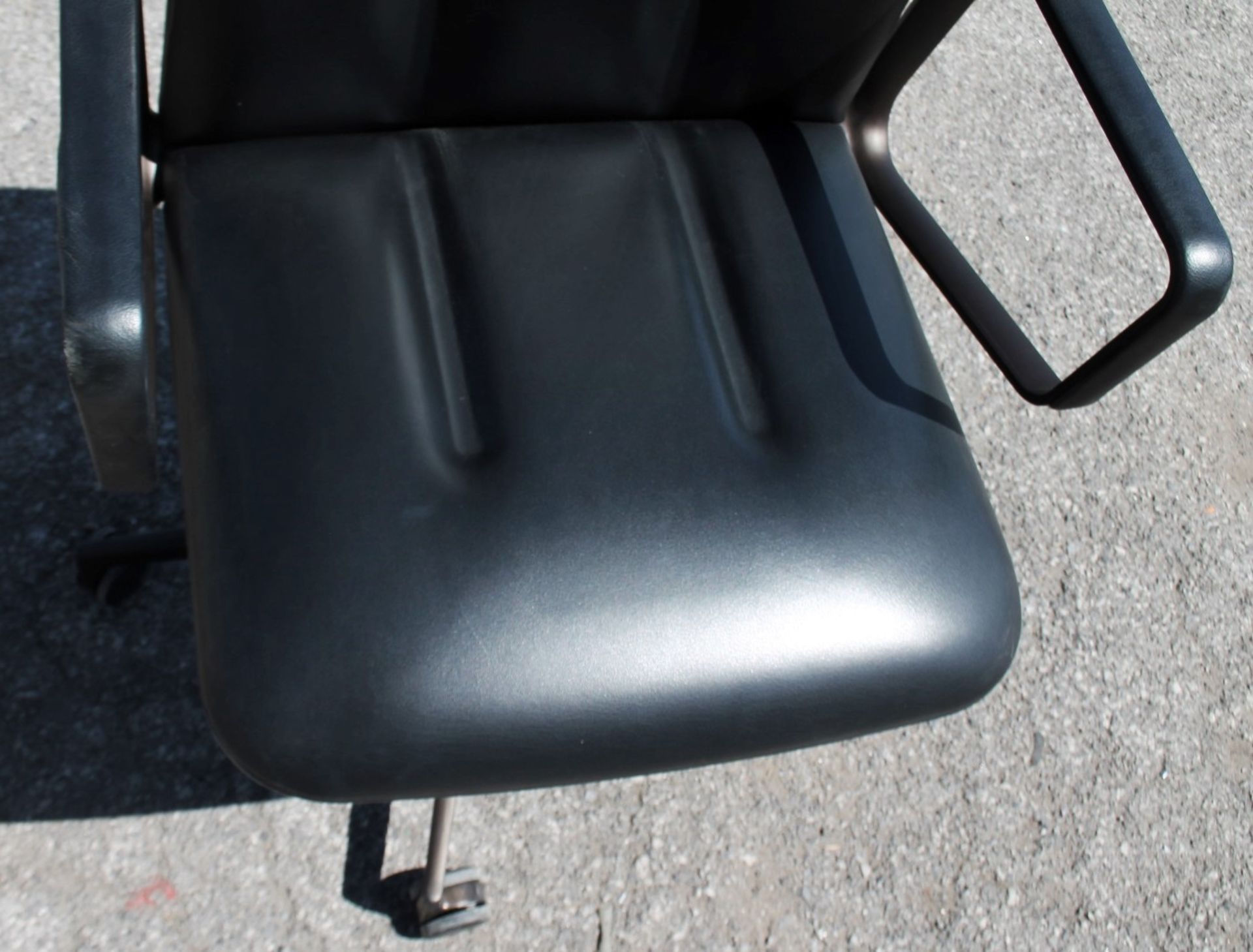 1 x WALTER KNOLL 'Leadchair' Executive Meeting Chair In Genuine Leather - Original RRP £4,250 - Image 4 of 9