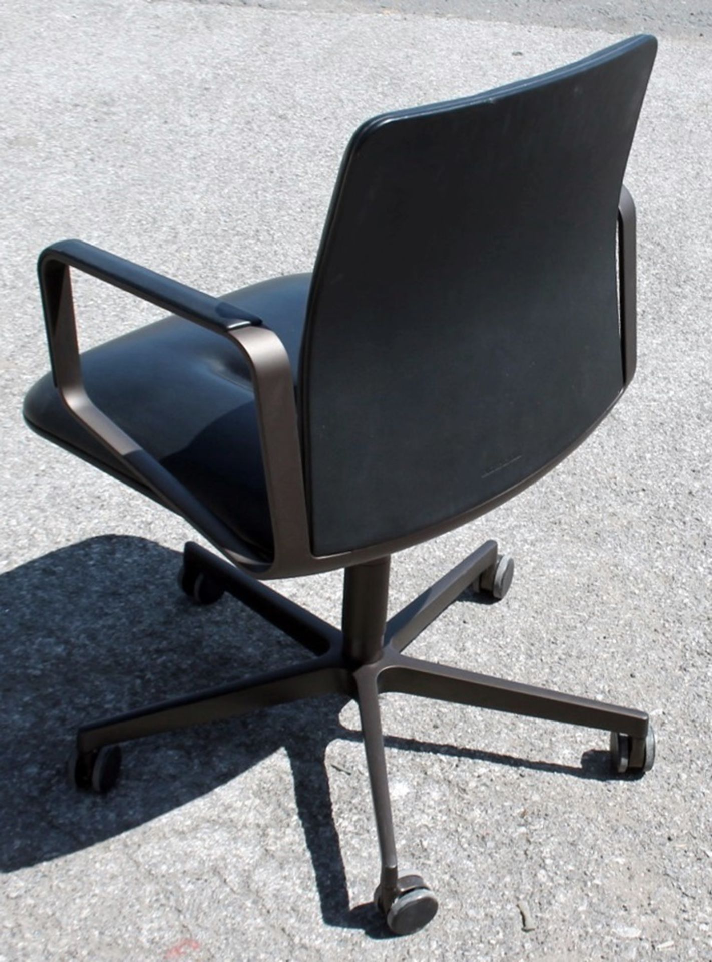 1 x WALTER KNOLL 'Leadchair' Executive Meeting Chair In Genuine Leather - Original RRP £4,250 - Image 5 of 9