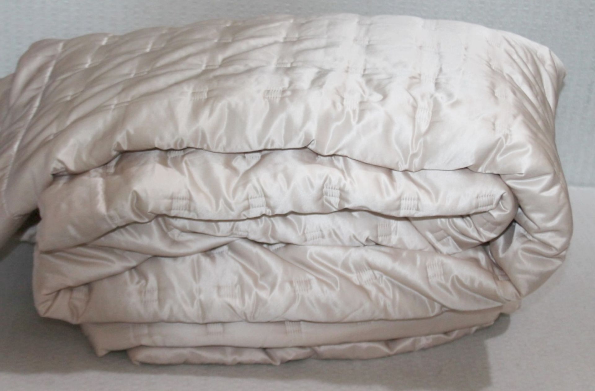 1 x GINGERLILY Mulberry Silk Double Windsor Bedspread (240cm x 240cm) - Original Price £620.00 - Image 3 of 6