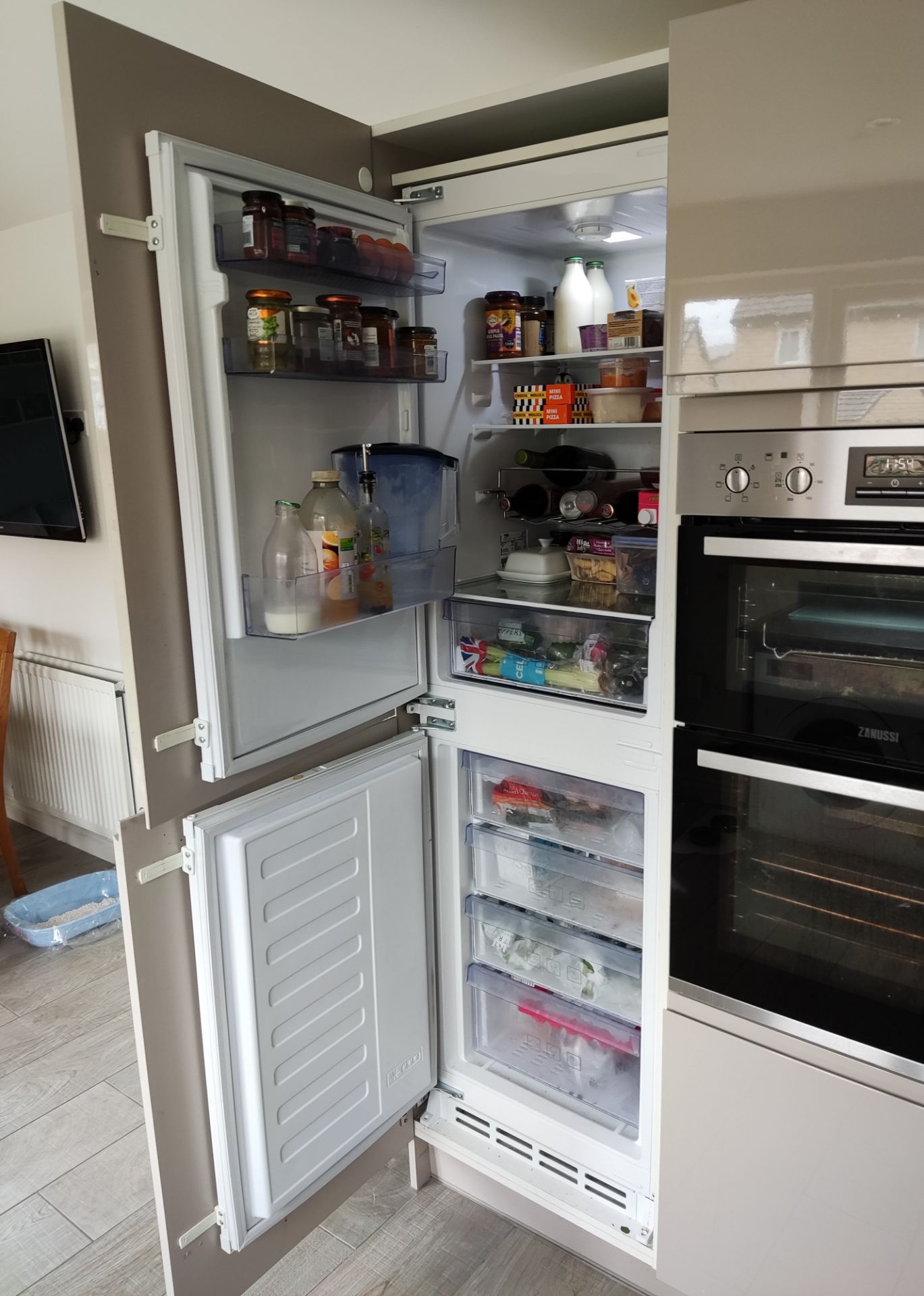 1 x Modern Handleless Kitchen Featuring Granite Worktops, A Double Oven, And Under-lighting - NO VAT - Image 41 of 56